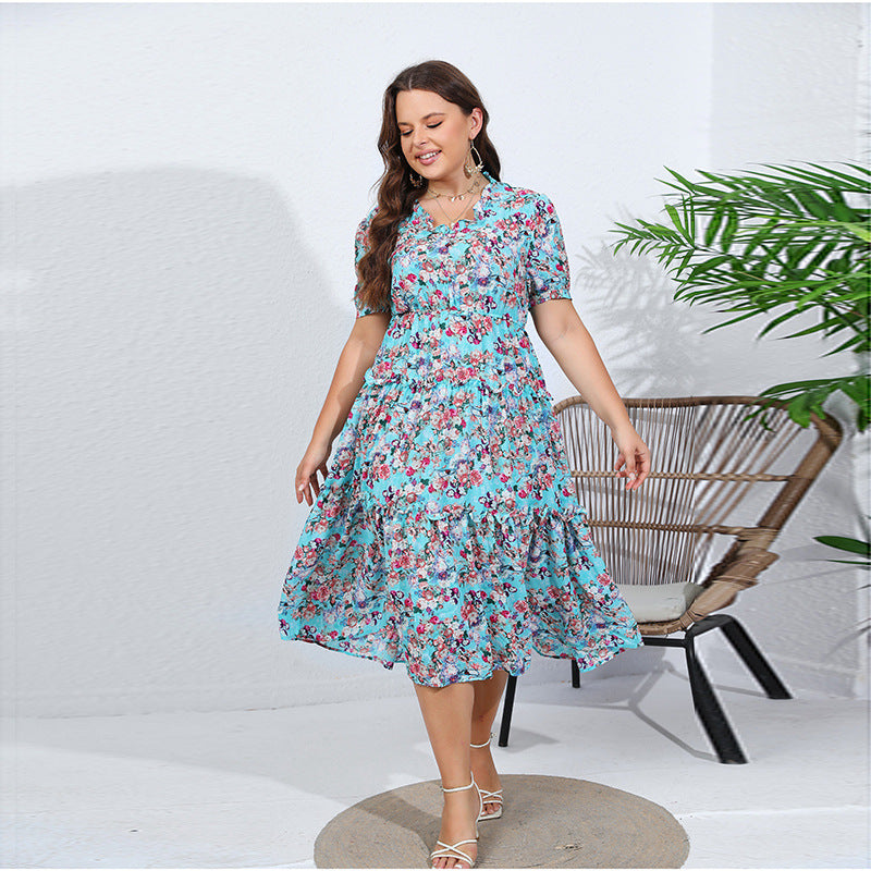 Robe mi-longue en mousseline de soie grande taille à volants, col en V, taille élastique et motif floral