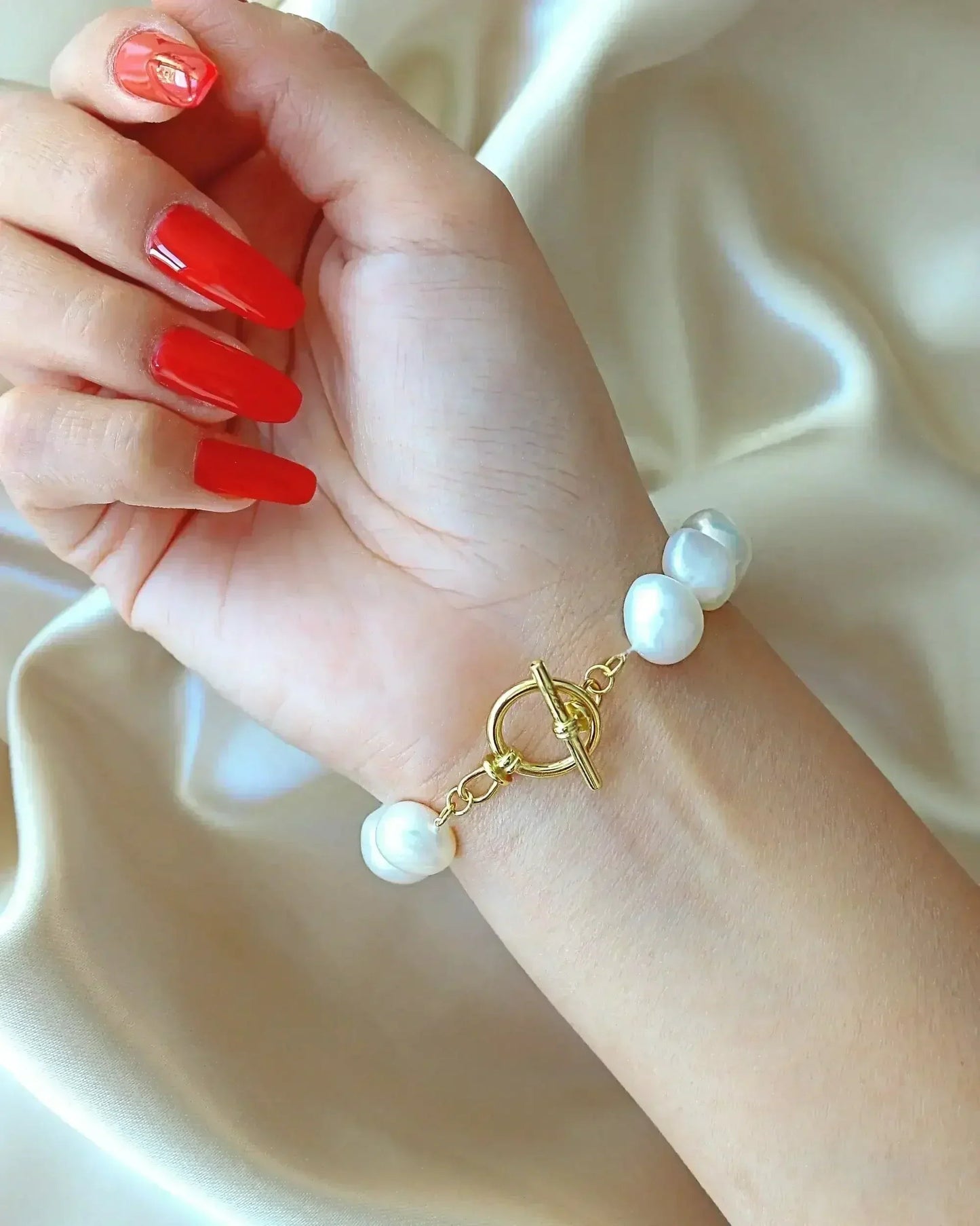 Baroque Freshwater Pearl Bracelet - 18K Gold Plated | Femstylo