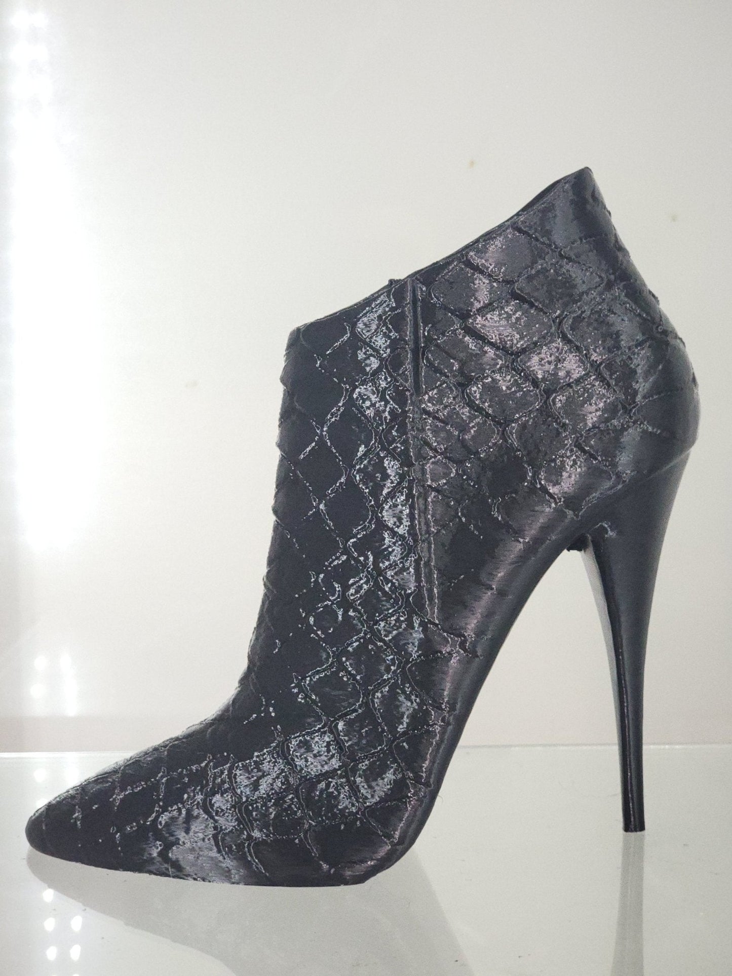 Glam High Heel Brush Holder – Stylish Makeup Organizer