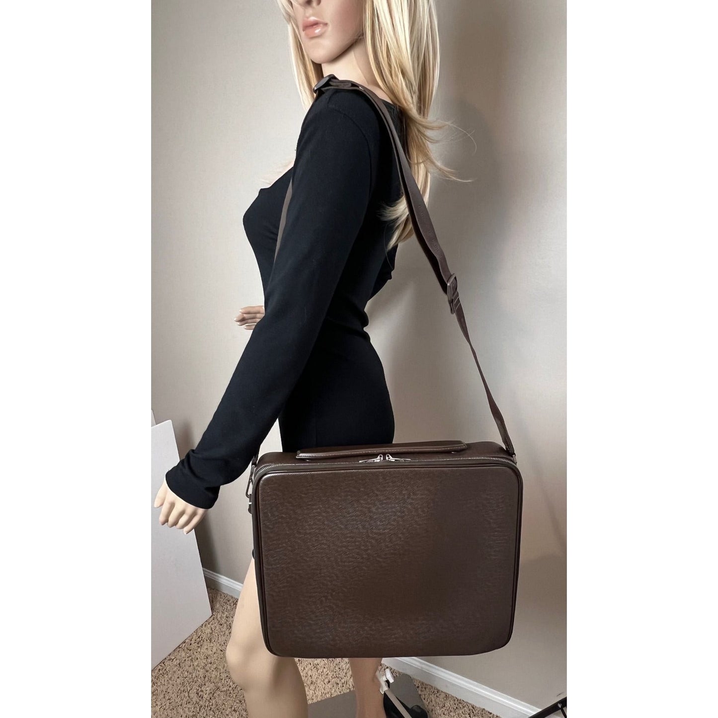 Louis Vuitton Taiga Odessa Laptop Brown Leather Briefcase