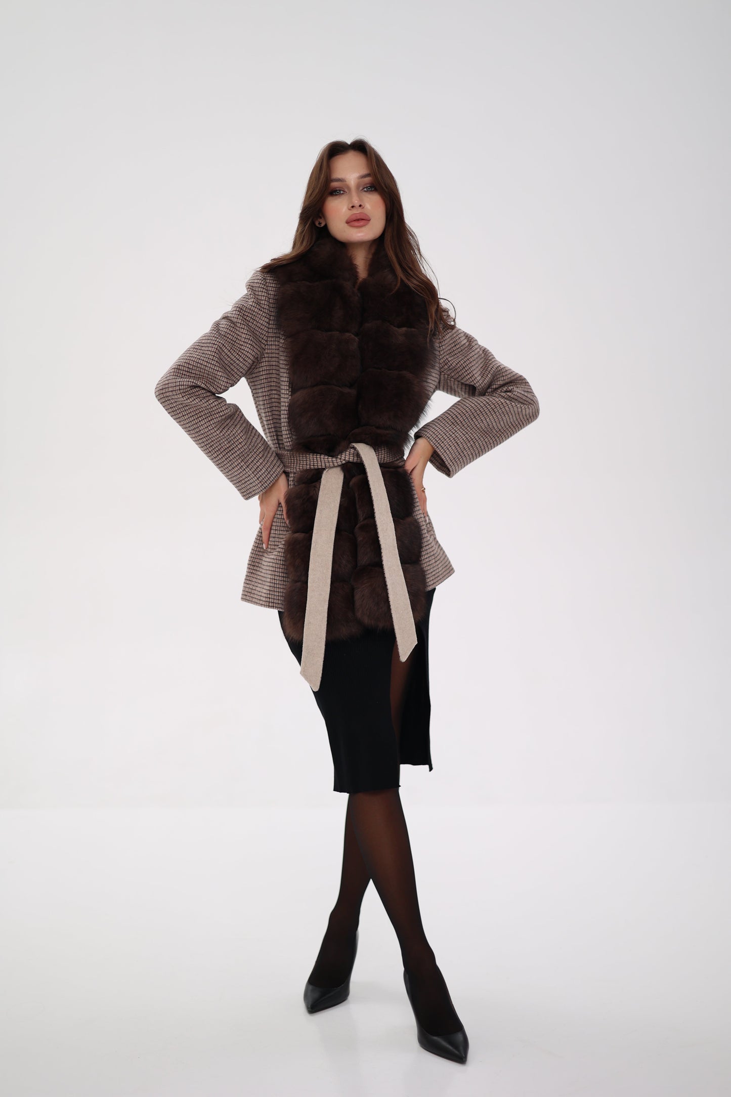 Manteau en véritable fourrure de renard polaire et laine vierge beige foncé