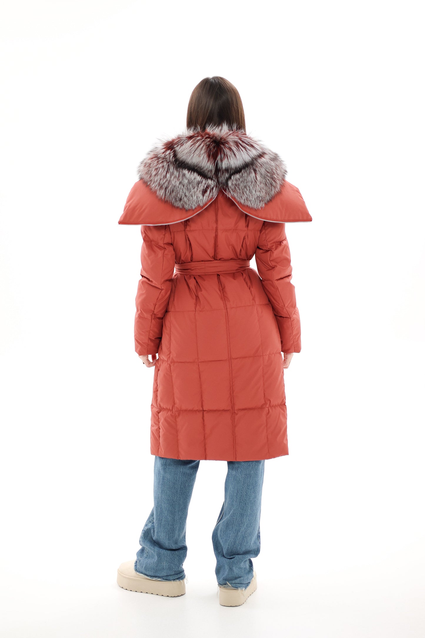 Manteau en duvet avec bordure en fourrure de renard argenté véritable