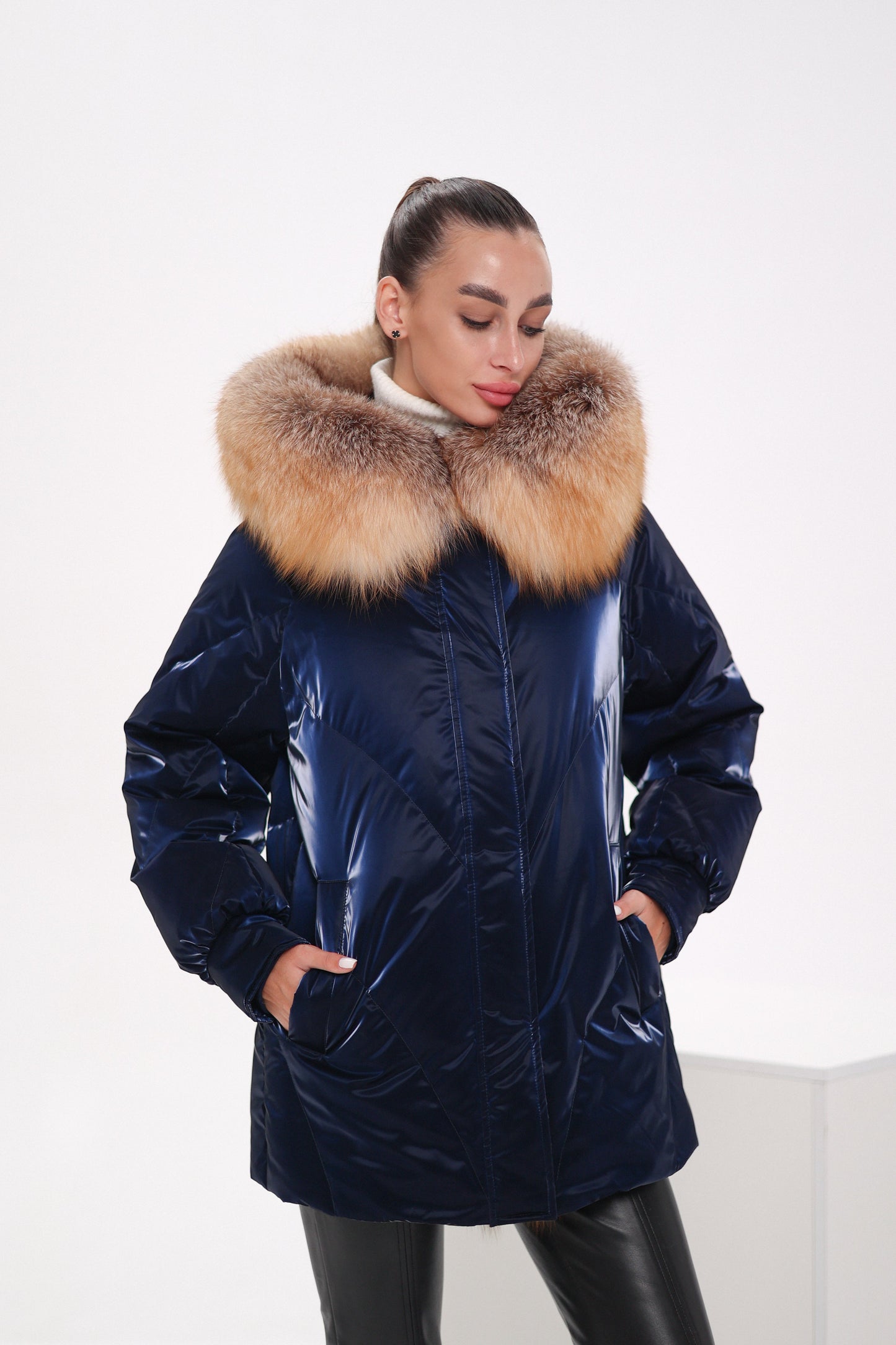 Parka en vinyle véritable garnissage en duvet de renard roux de qualité supérieure