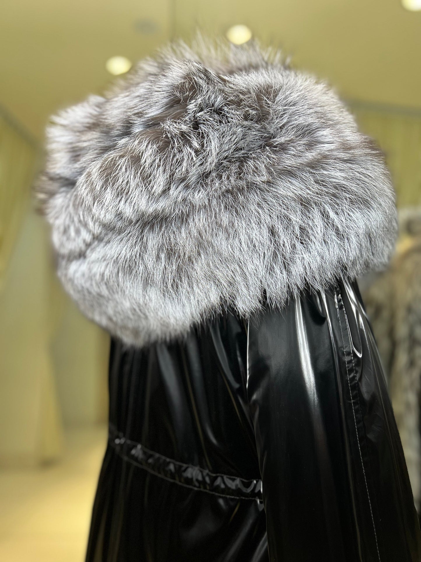 Parka isolée en véritable renard argenté avec capuche entièrement doublée et lapin
