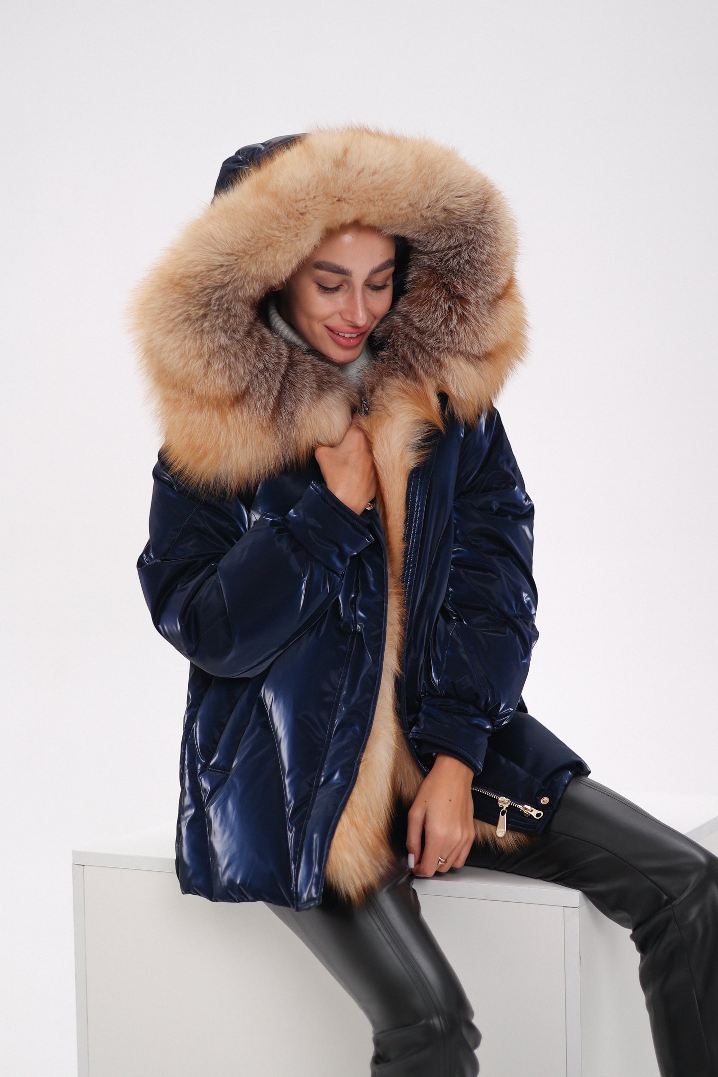 Parka en vinyle véritable garnissage en duvet de renard roux de qualité supérieure