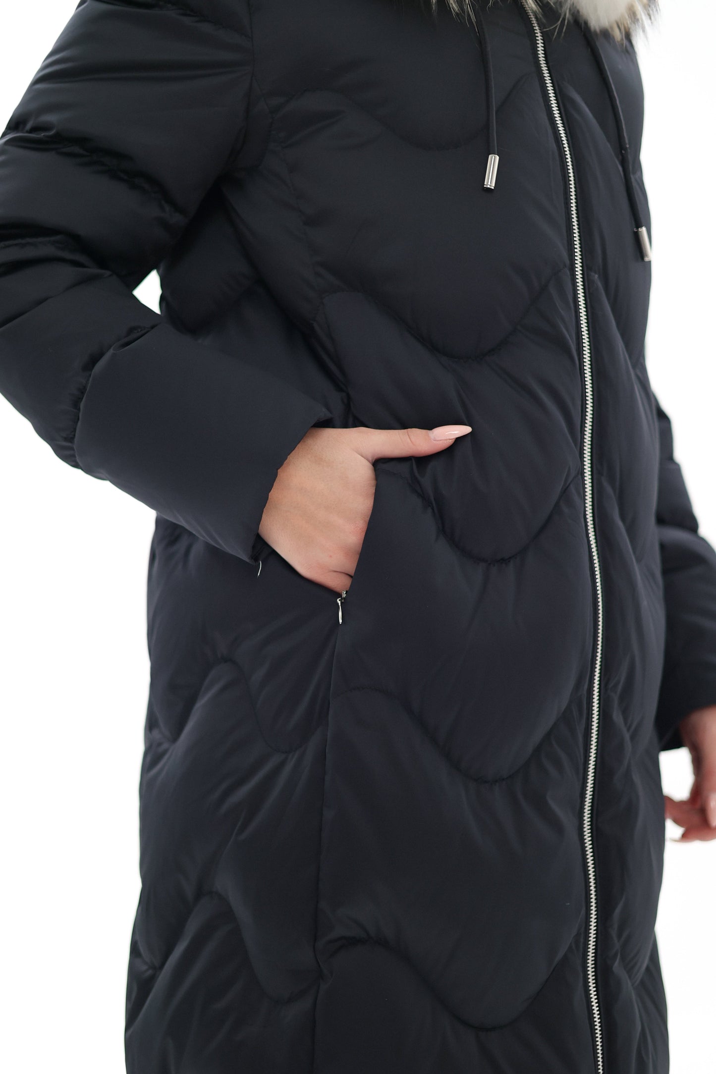 Manteau en duvet avec bordure en fourrure véritable