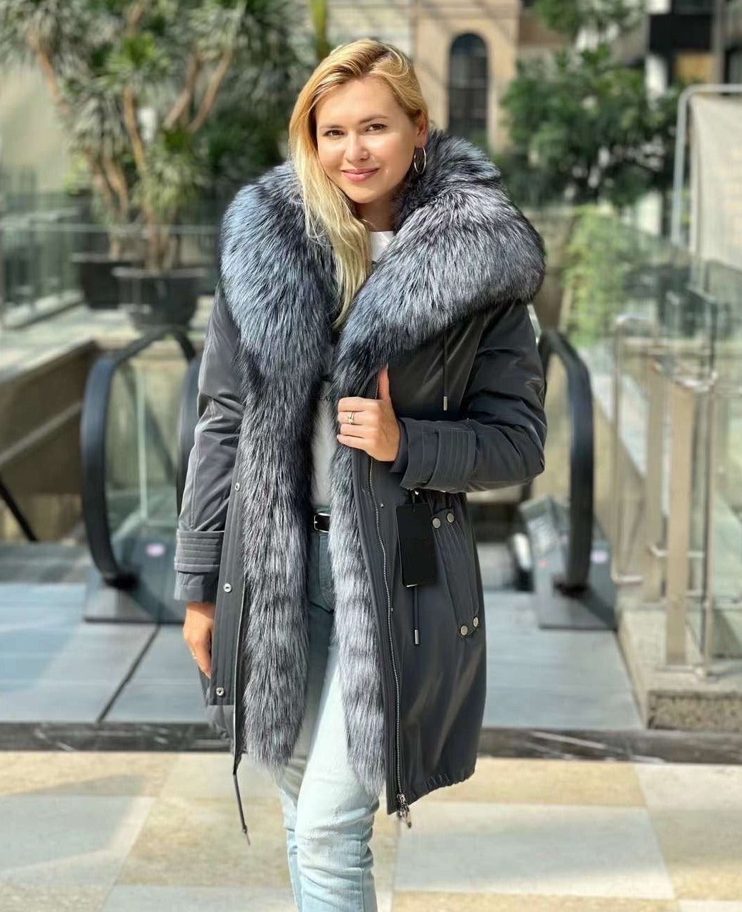 Parka isolée en véritable renard argenté avec capuche entièrement doublée et lapin