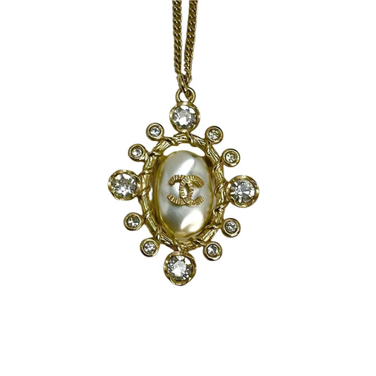 Collier Chanel Crystal CC en or nacré, bijoux fantaisie