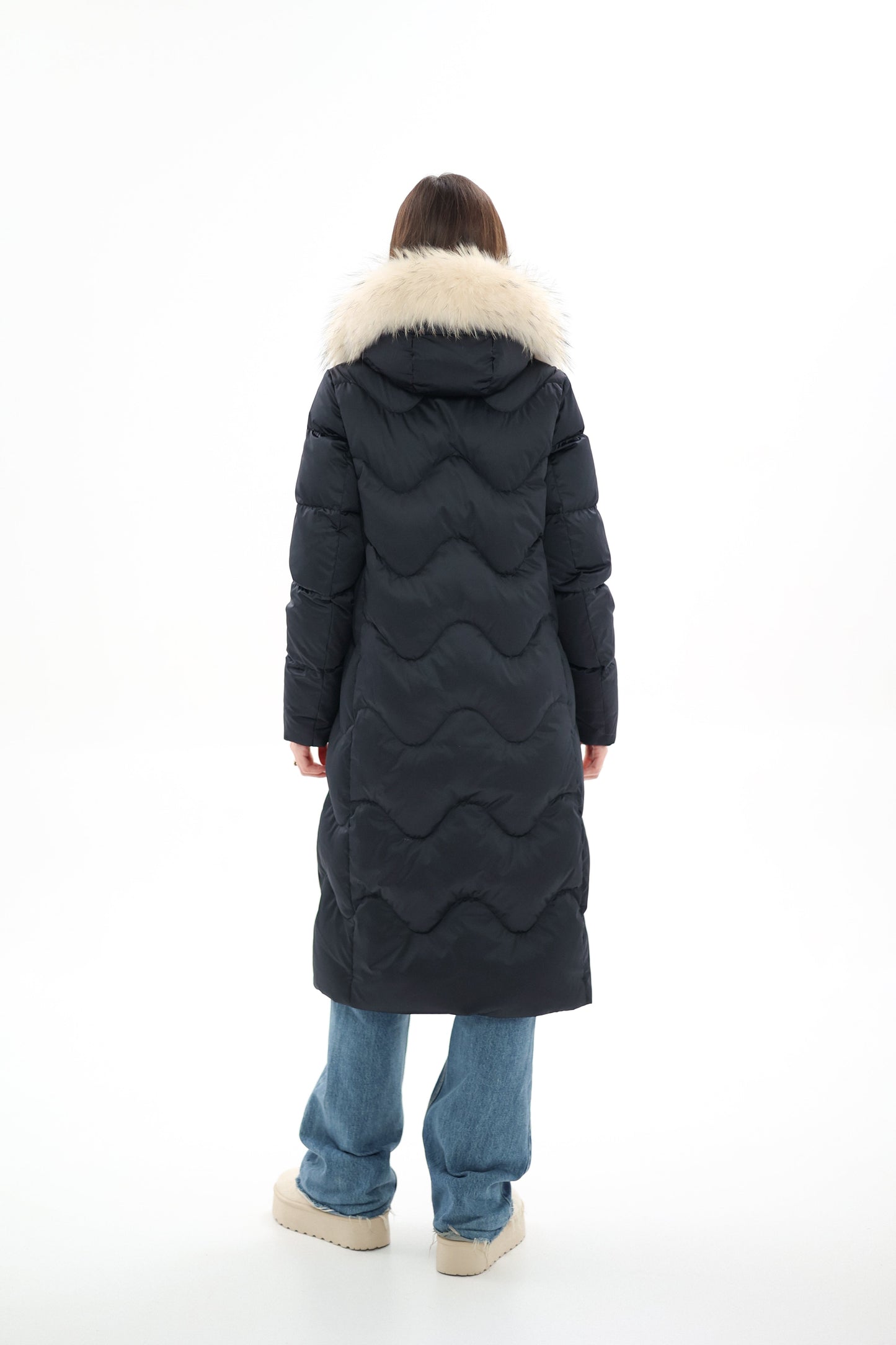 Manteau en duvet avec bordure en fourrure véritable