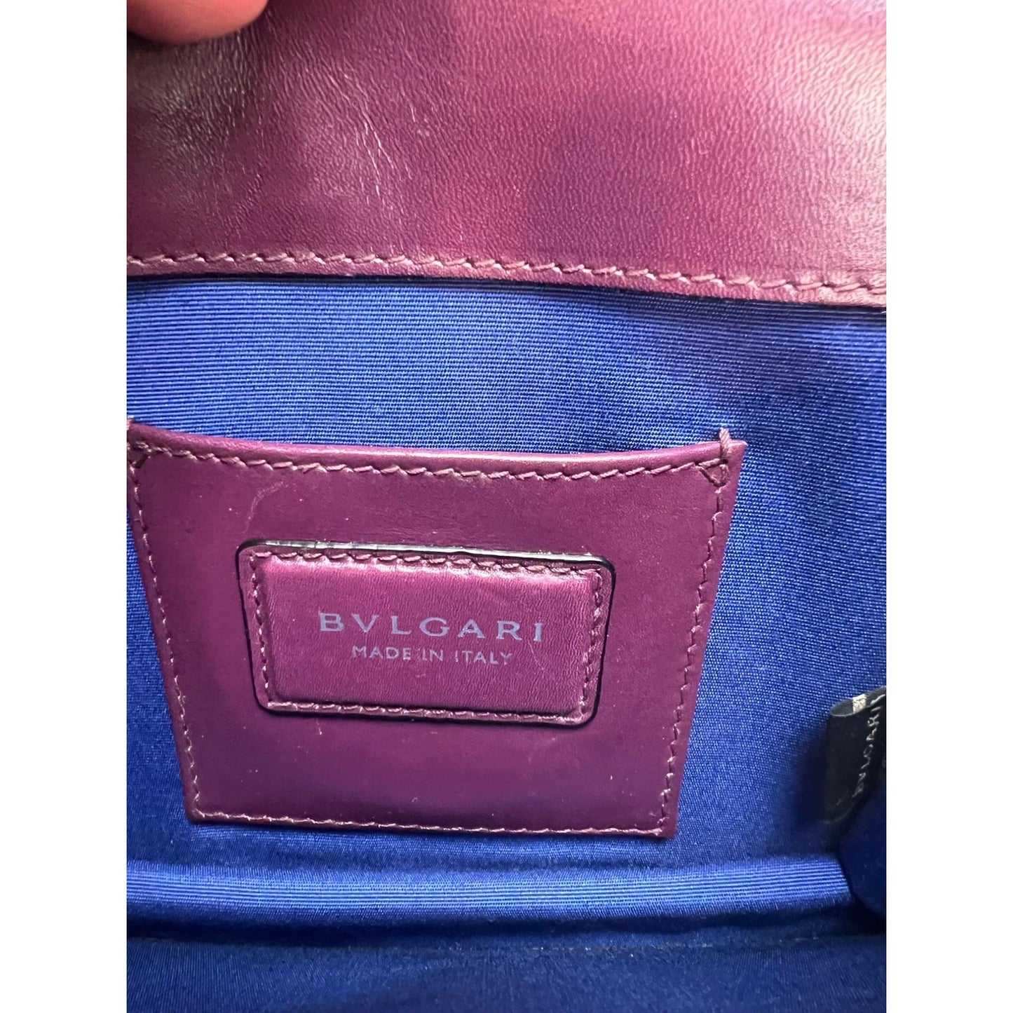 Petit sac bandoulière Bvlgari en cuir de veau Serpenti Forever Snake Prune