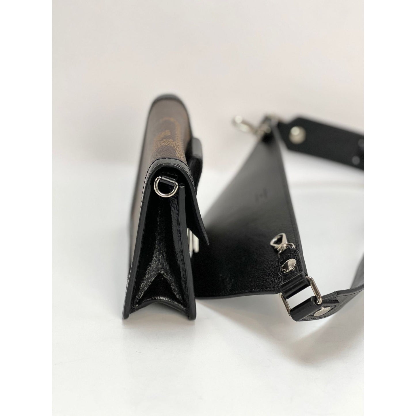 Pochette ceinture ceinture Dauphine Monogram Reverse Giant LOUIS VUITTON