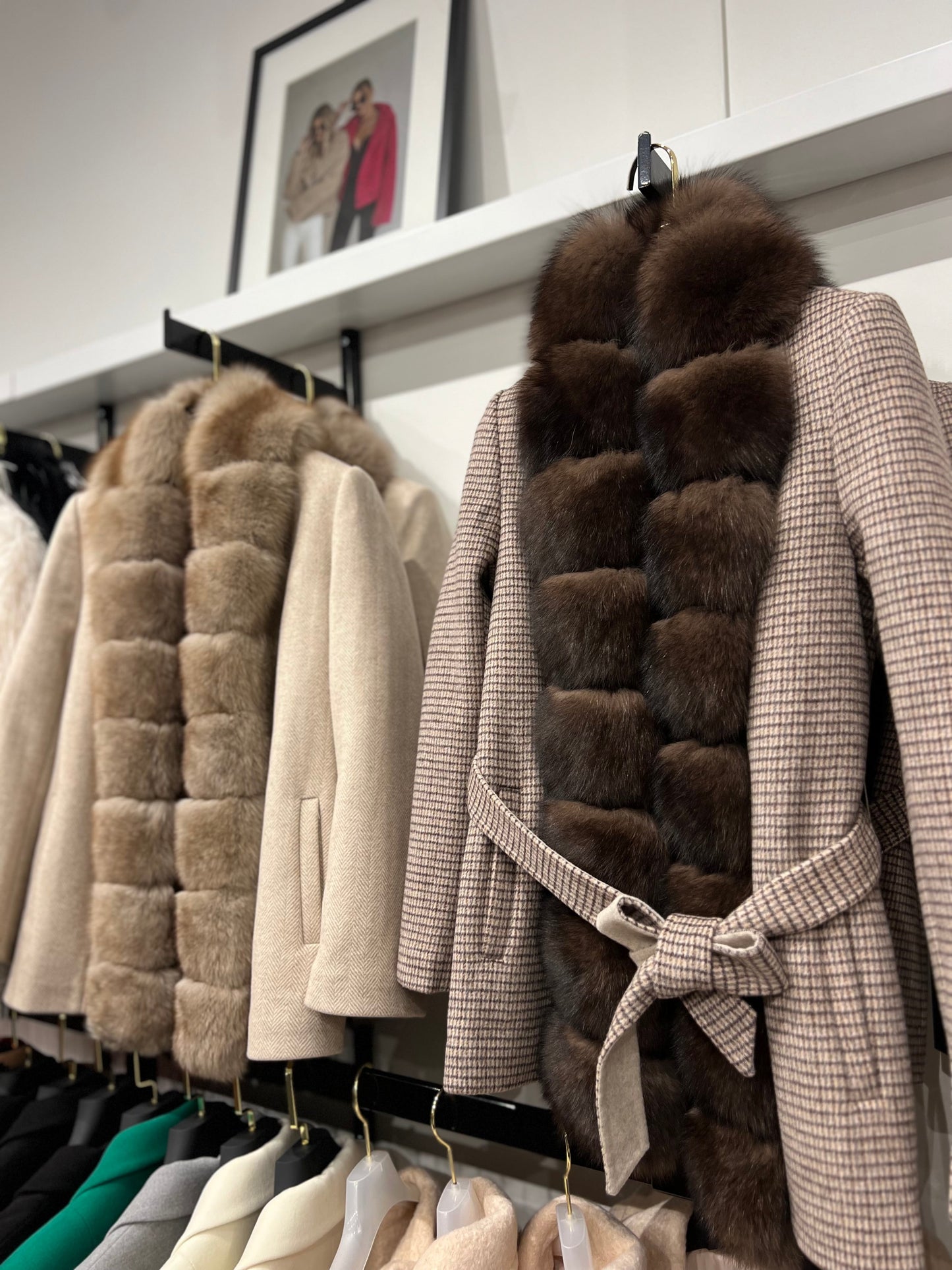 Manteau en véritable fourrure de renard polaire et laine vierge beige foncé