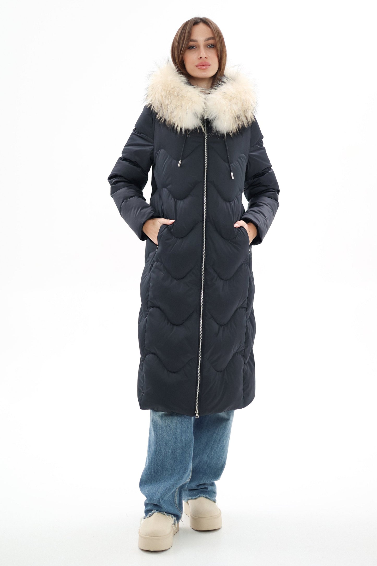 Manteau en duvet avec bordure en fourrure véritable