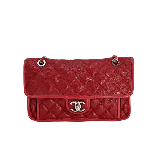 Sac à rabat matelassé Chanel Caviar Medium French Riviera Rouge