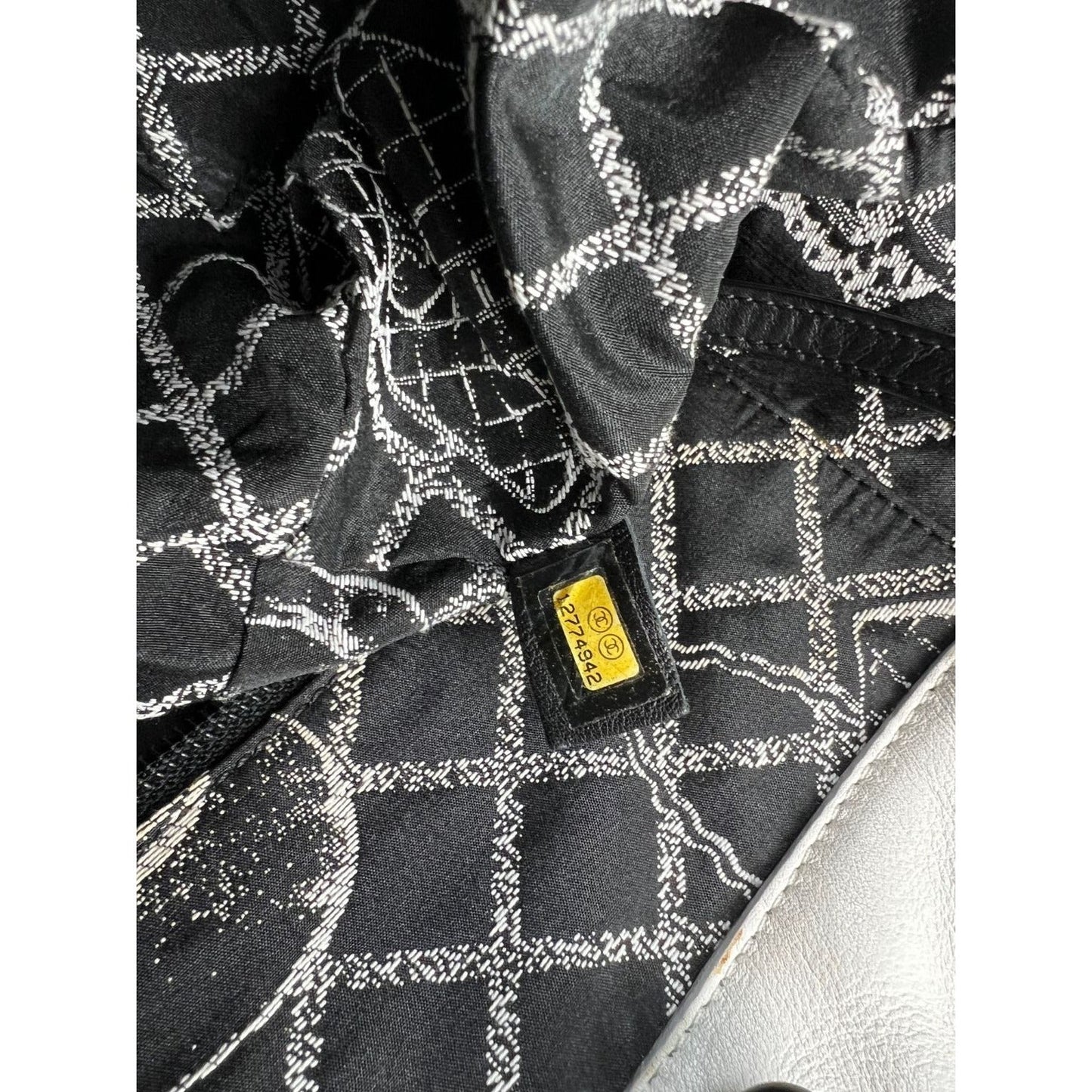 Chanel Essential 31 Rue Cambon Slopping White Leather Tote