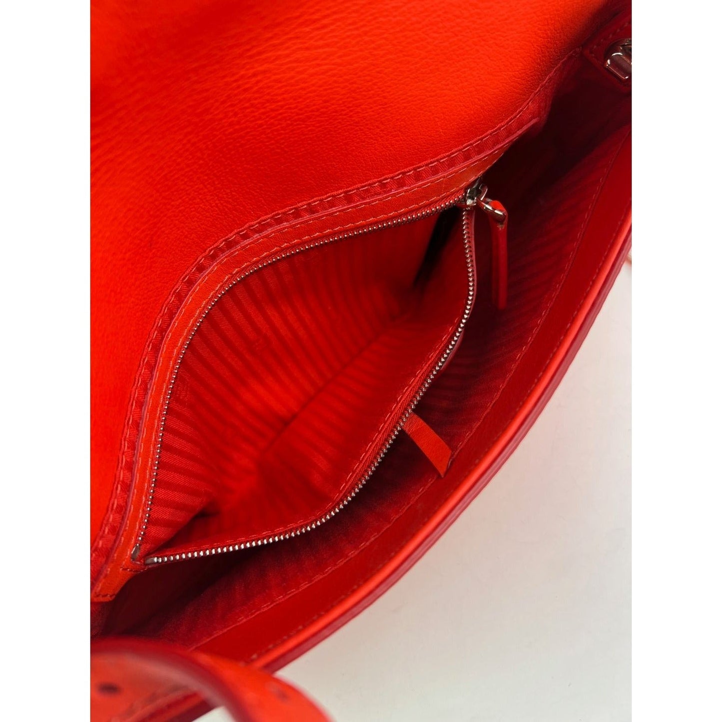 Fendi Vitello Baguette Papavero Shoulder Crossbody Hand Bag