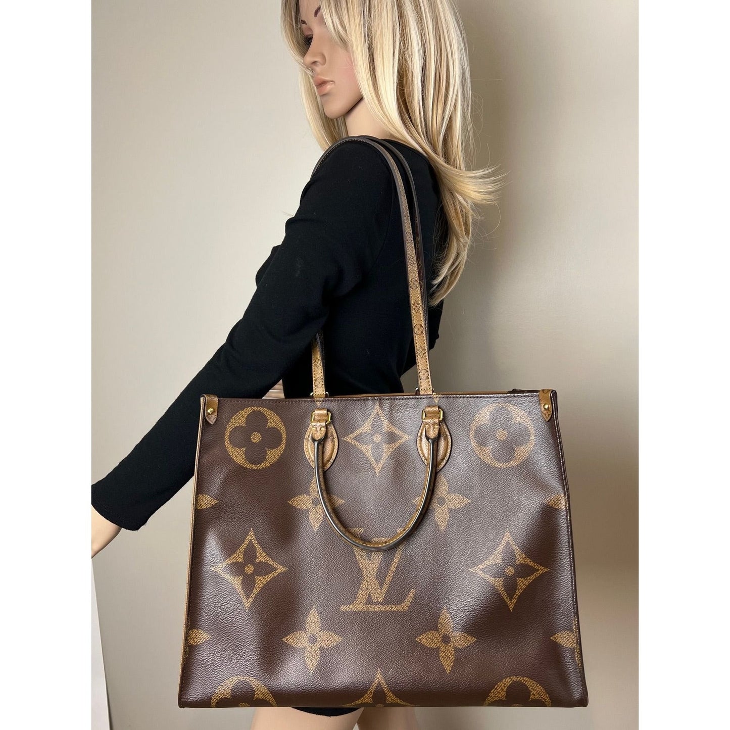 Louis Vuitton ONTHEGO GM Reverse Giant Monogram Tote