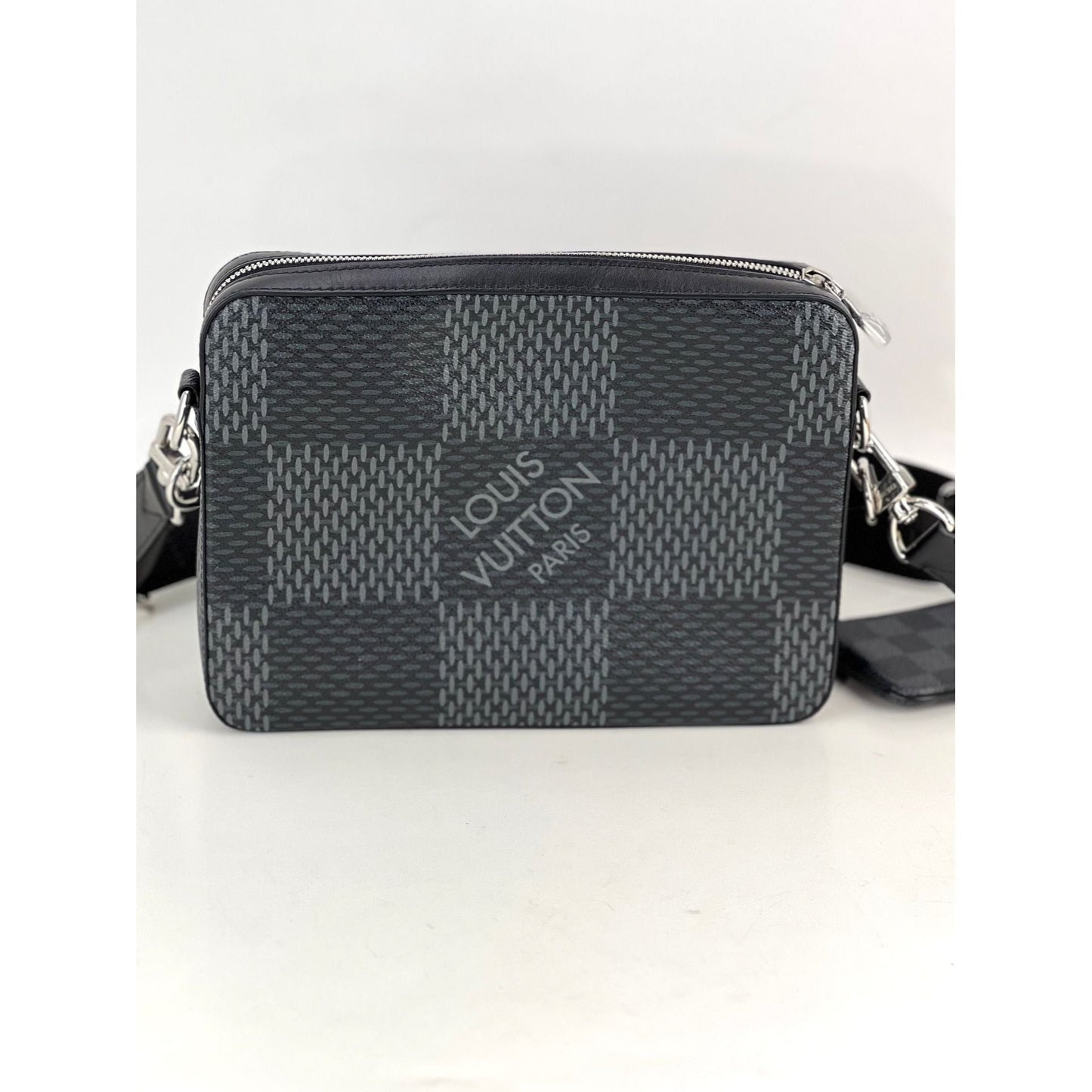 LOUIS VUITTON Trio Messenger Damier Graphite Men's Bag