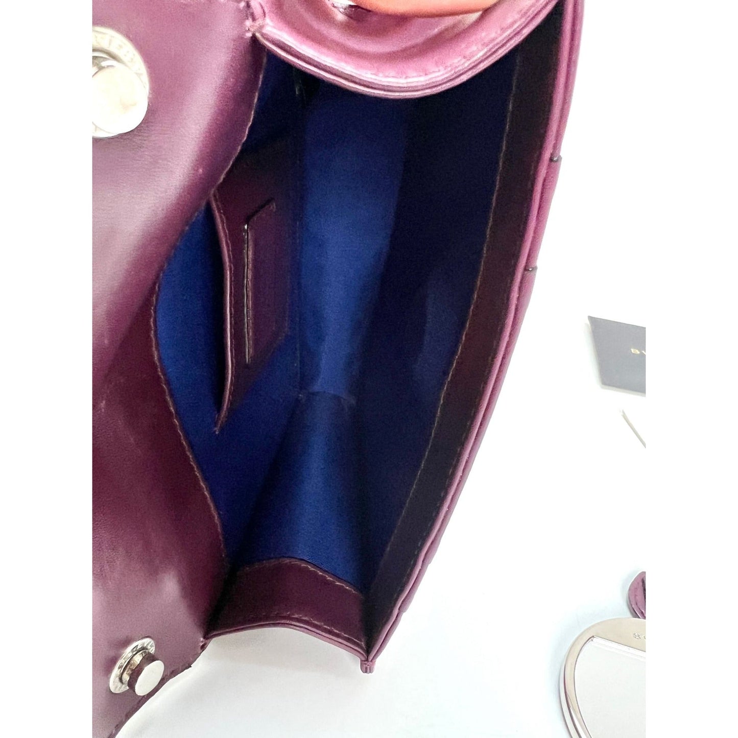 Petit sac bandoulière Bvlgari en cuir de veau Serpenti Forever Snake Prune