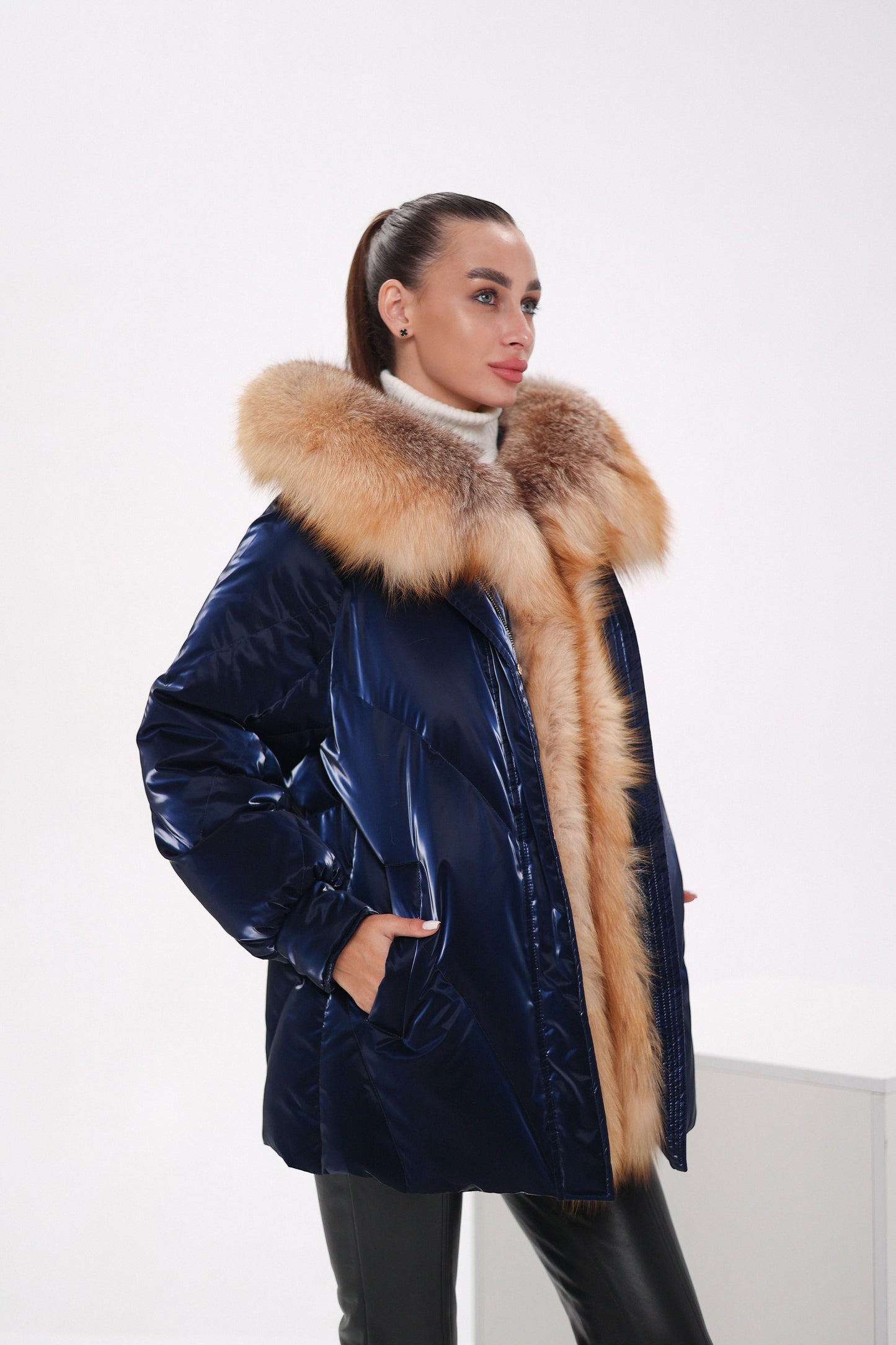 Parka en vinyle véritable garnissage en duvet de renard roux de qualité supérieure