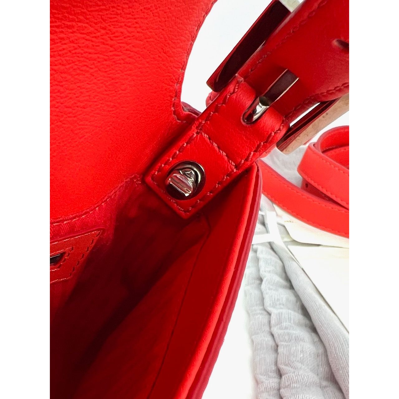 Fendi Vitello Baguette Papavero Shoulder Crossbody Hand Bag