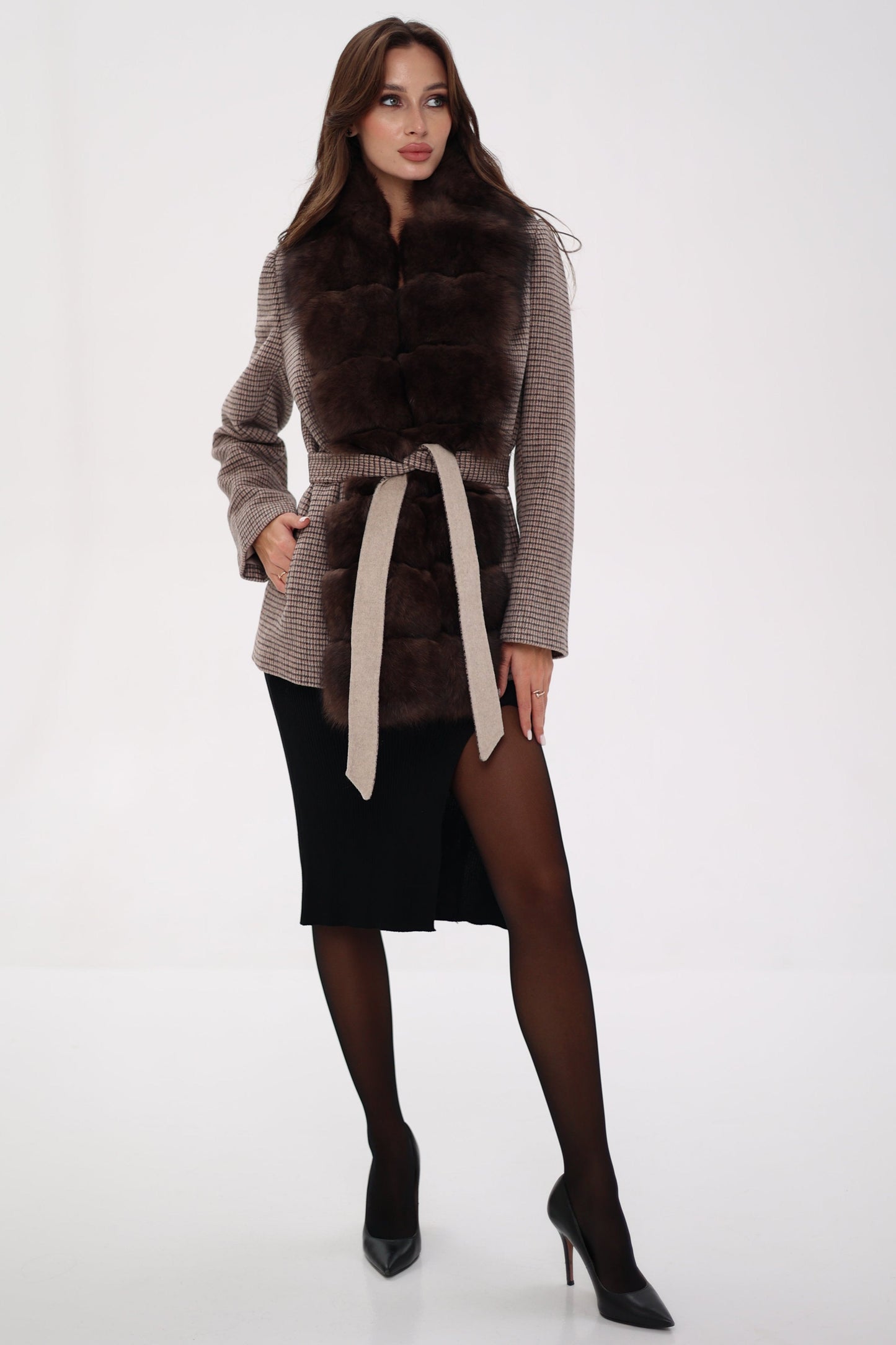 Manteau en véritable fourrure de renard polaire et laine vierge beige foncé