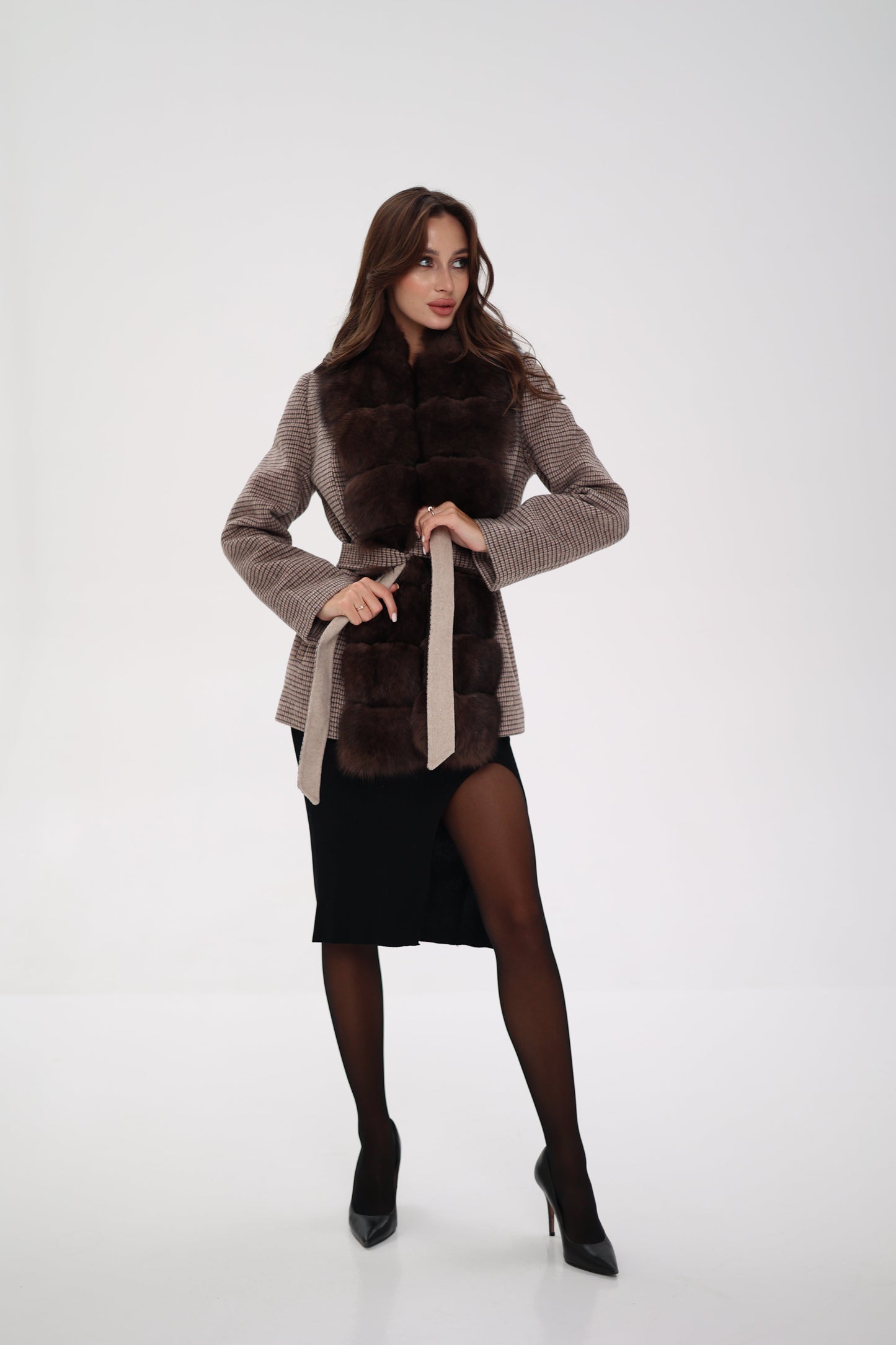 Manteau en véritable fourrure de renard polaire et laine vierge beige foncé