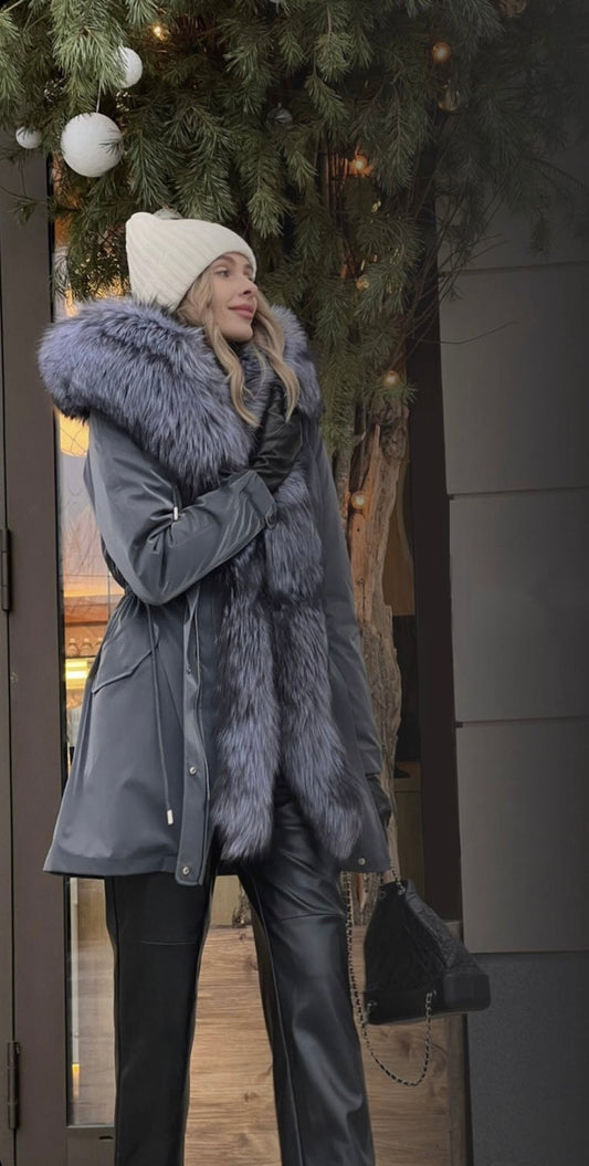 Parka isolée en véritable renard argenté avec capuche entièrement doublée et lapin