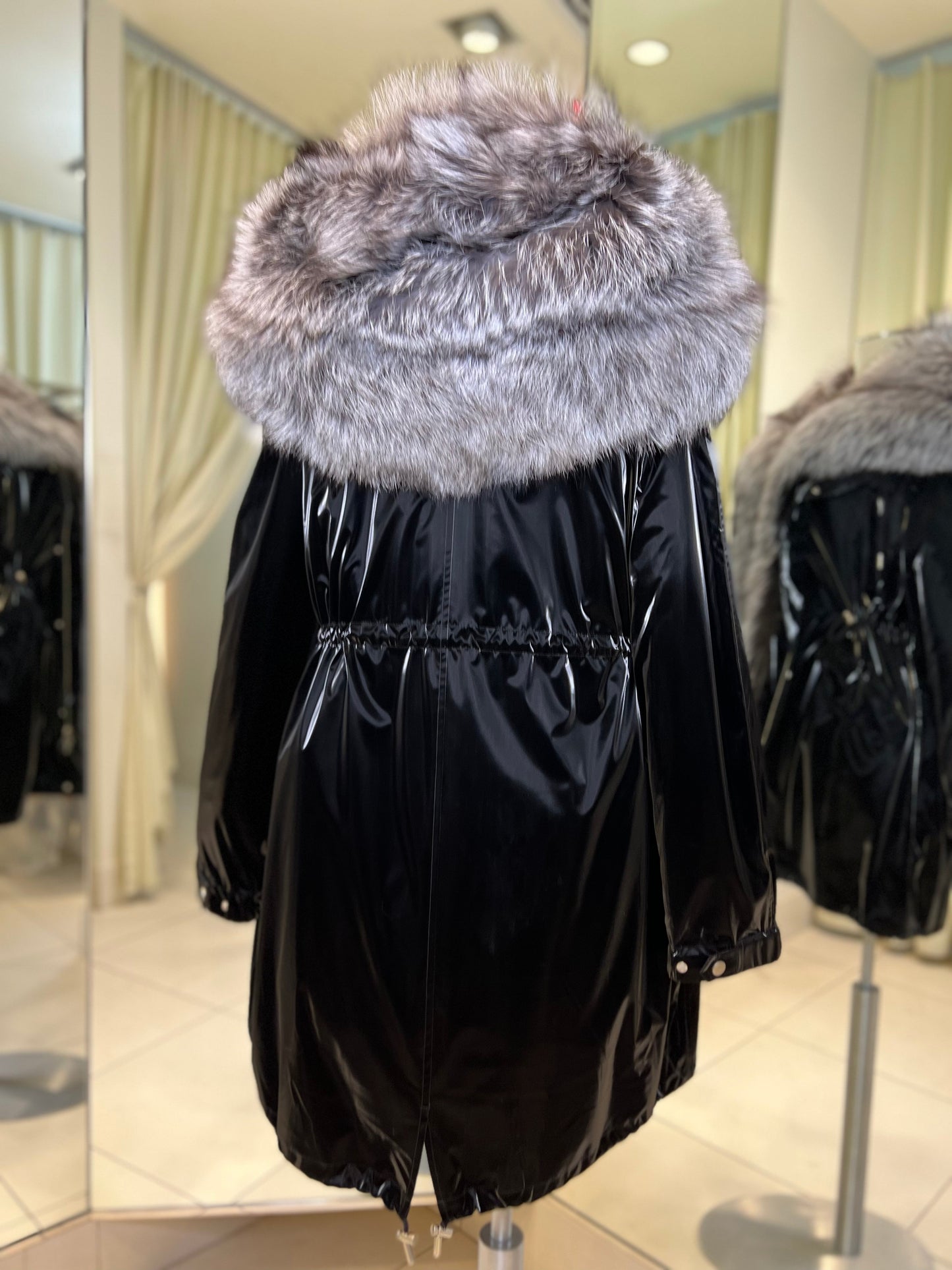 Parka isolée en véritable renard argenté avec capuche entièrement doublée et lapin