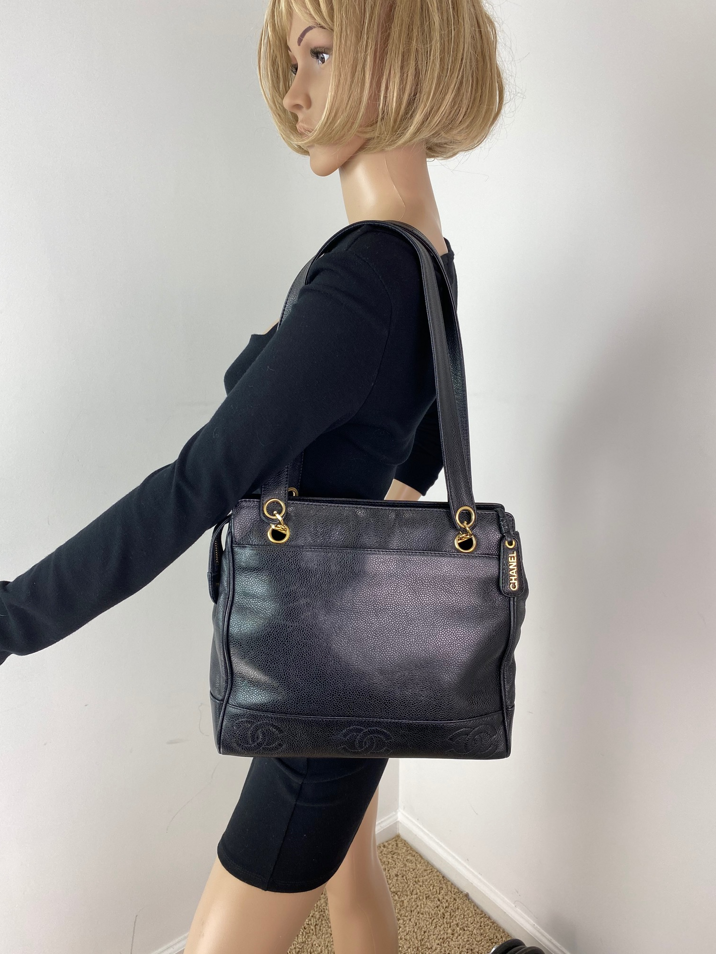 CHANEL Vintage Black Caviar Leather CC Zip Tote Shoulder Bag w/added insert  Pre owned