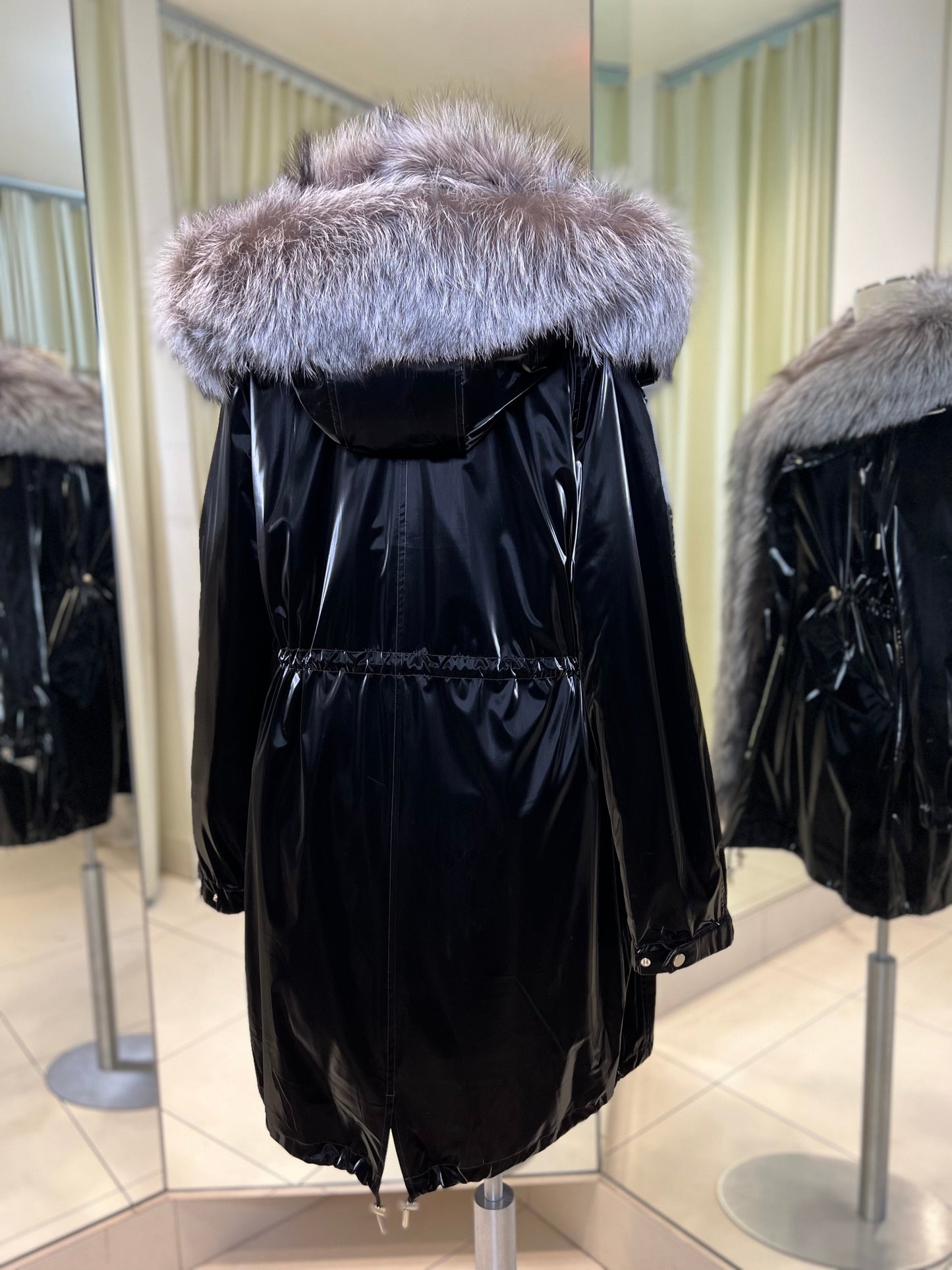 Parka isolée en véritable renard argenté avec capuche entièrement doublée et lapin