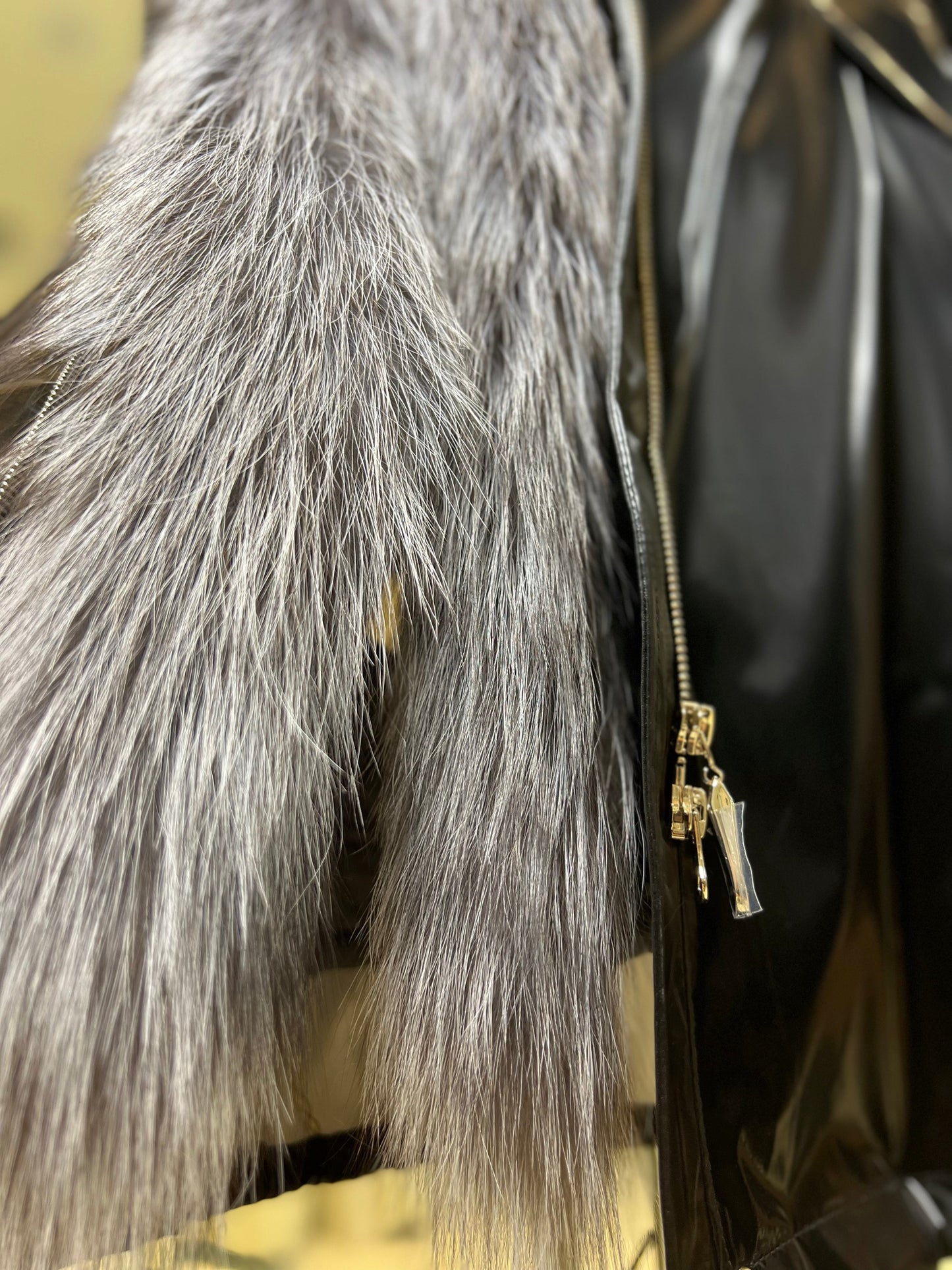 Parka isolée en véritable renard argenté avec capuche entièrement doublée et lapin