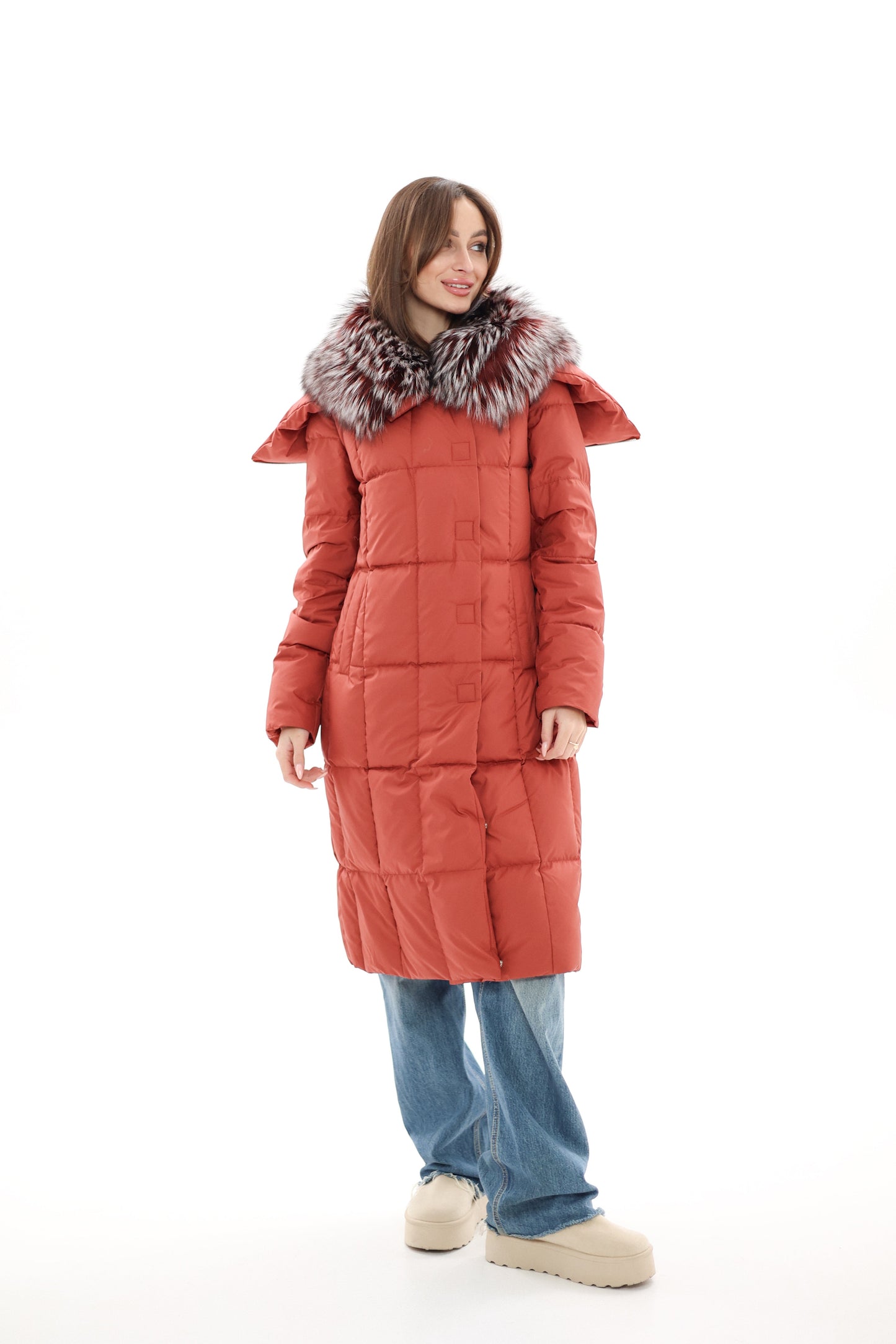 Manteau en duvet avec bordure en fourrure de renard argenté véritable