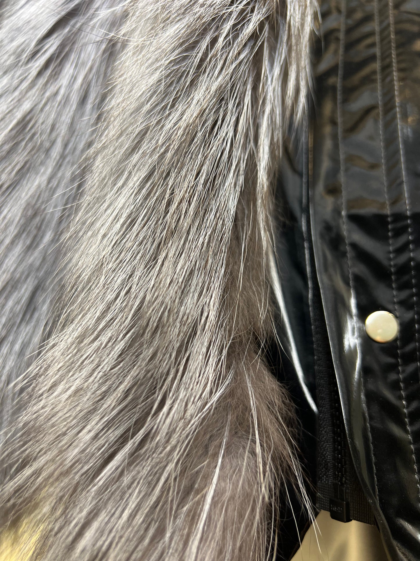 Parka isolée en véritable renard argenté avec capuche entièrement doublée et lapin