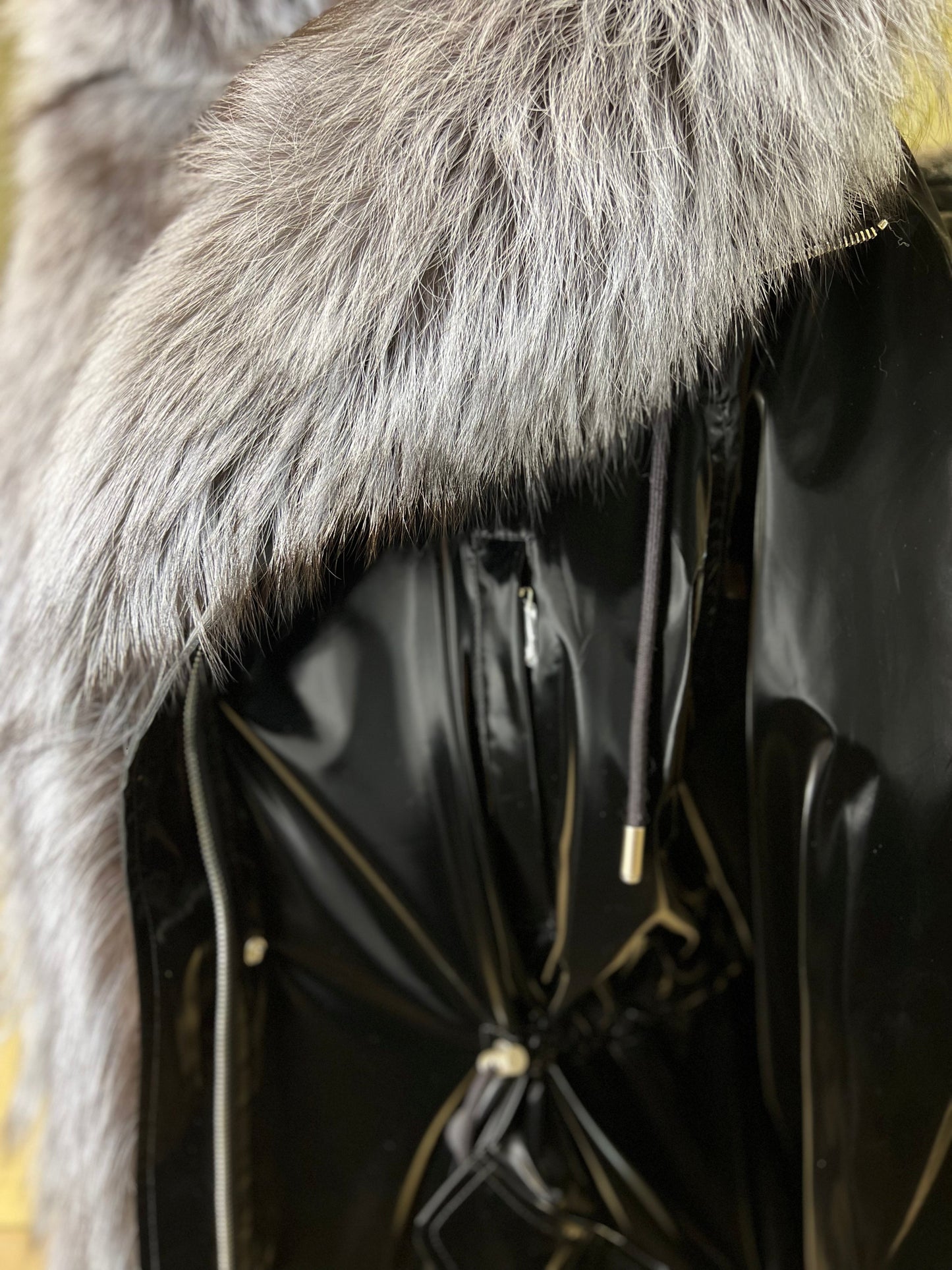 Parka isolée en véritable renard argenté avec capuche entièrement doublée et lapin