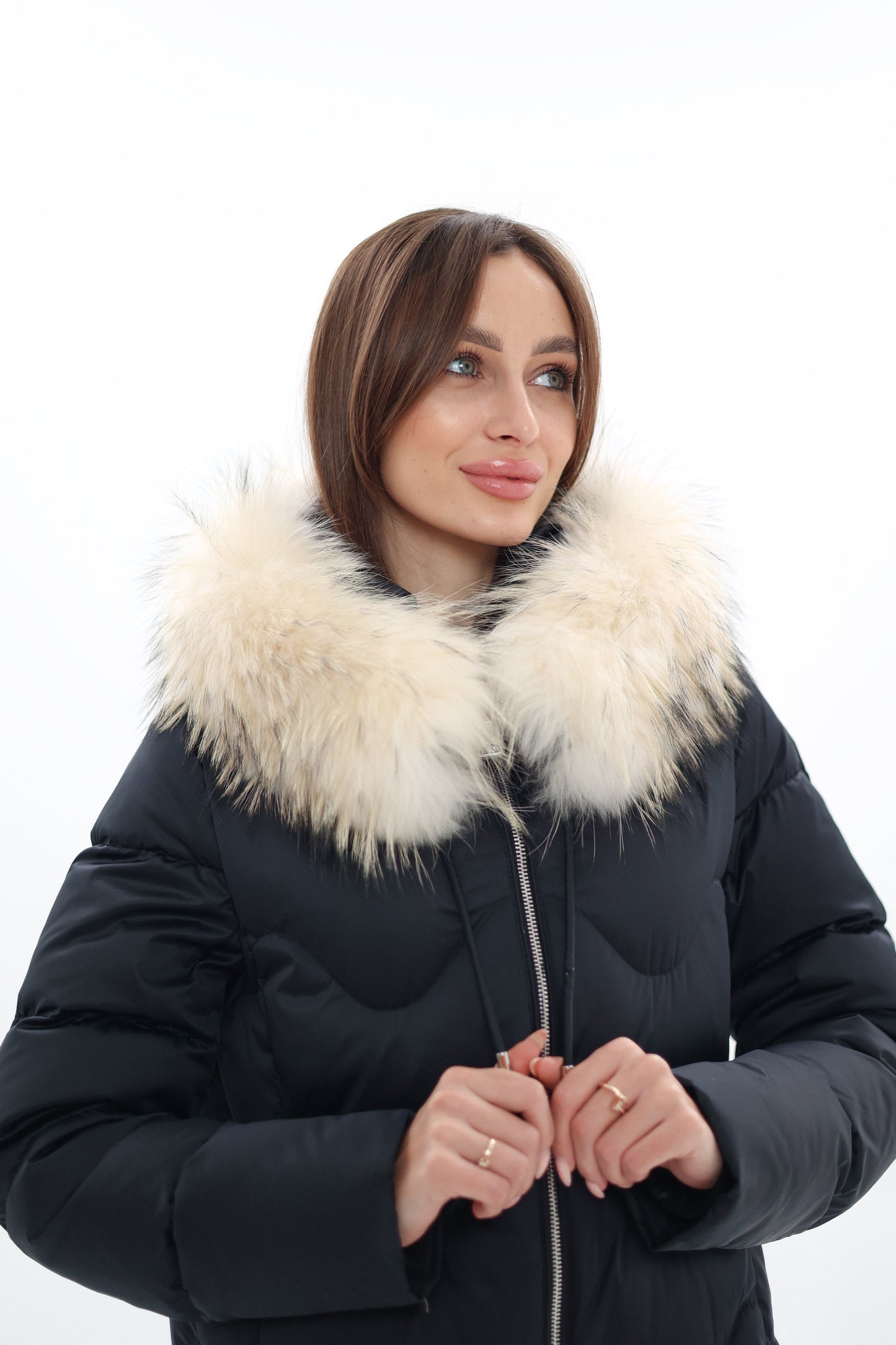 Manteau en duvet avec bordure en fourrure véritable