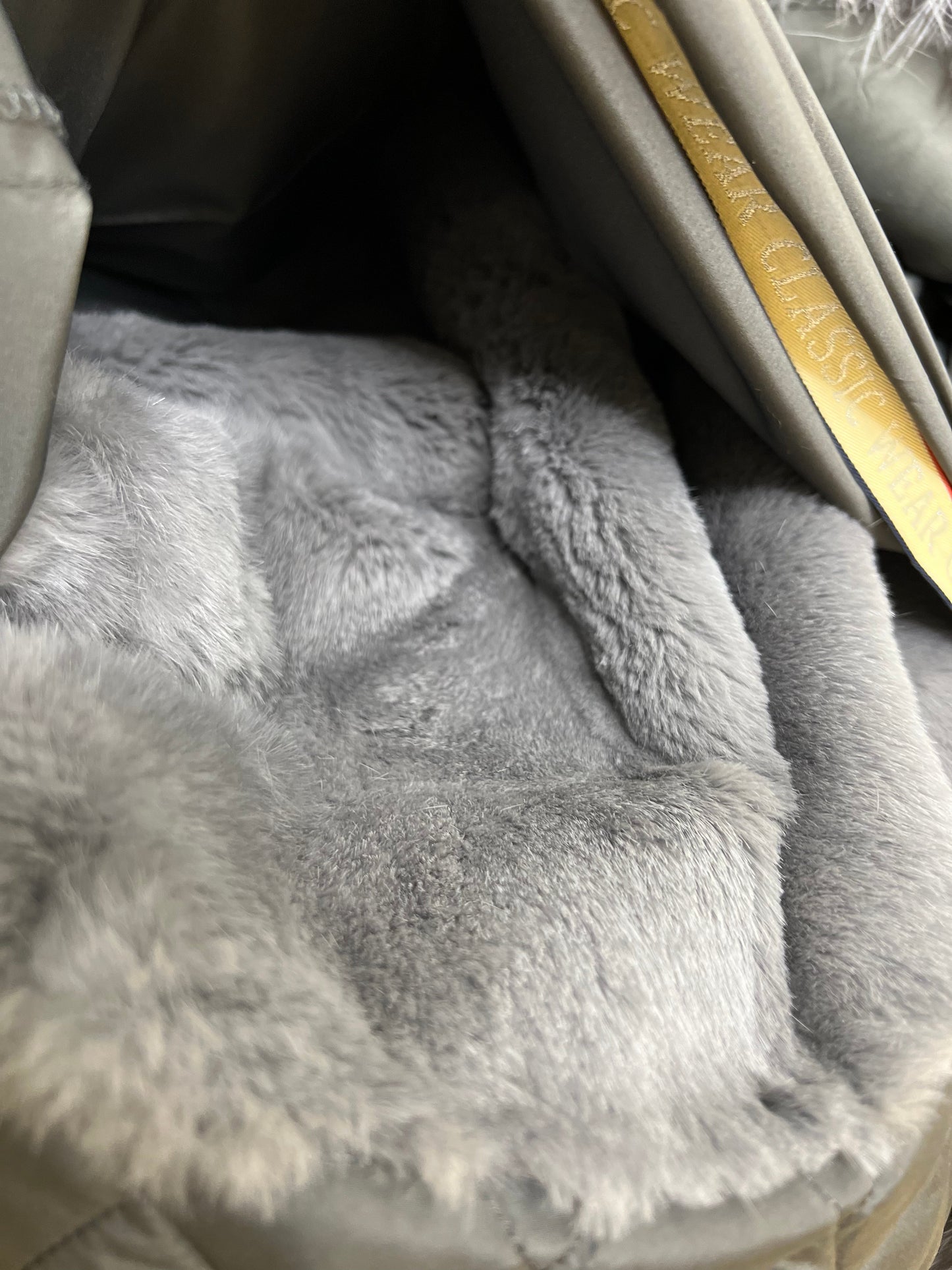 Parka isolée en véritable renard argenté avec capuche entièrement doublée et lapin