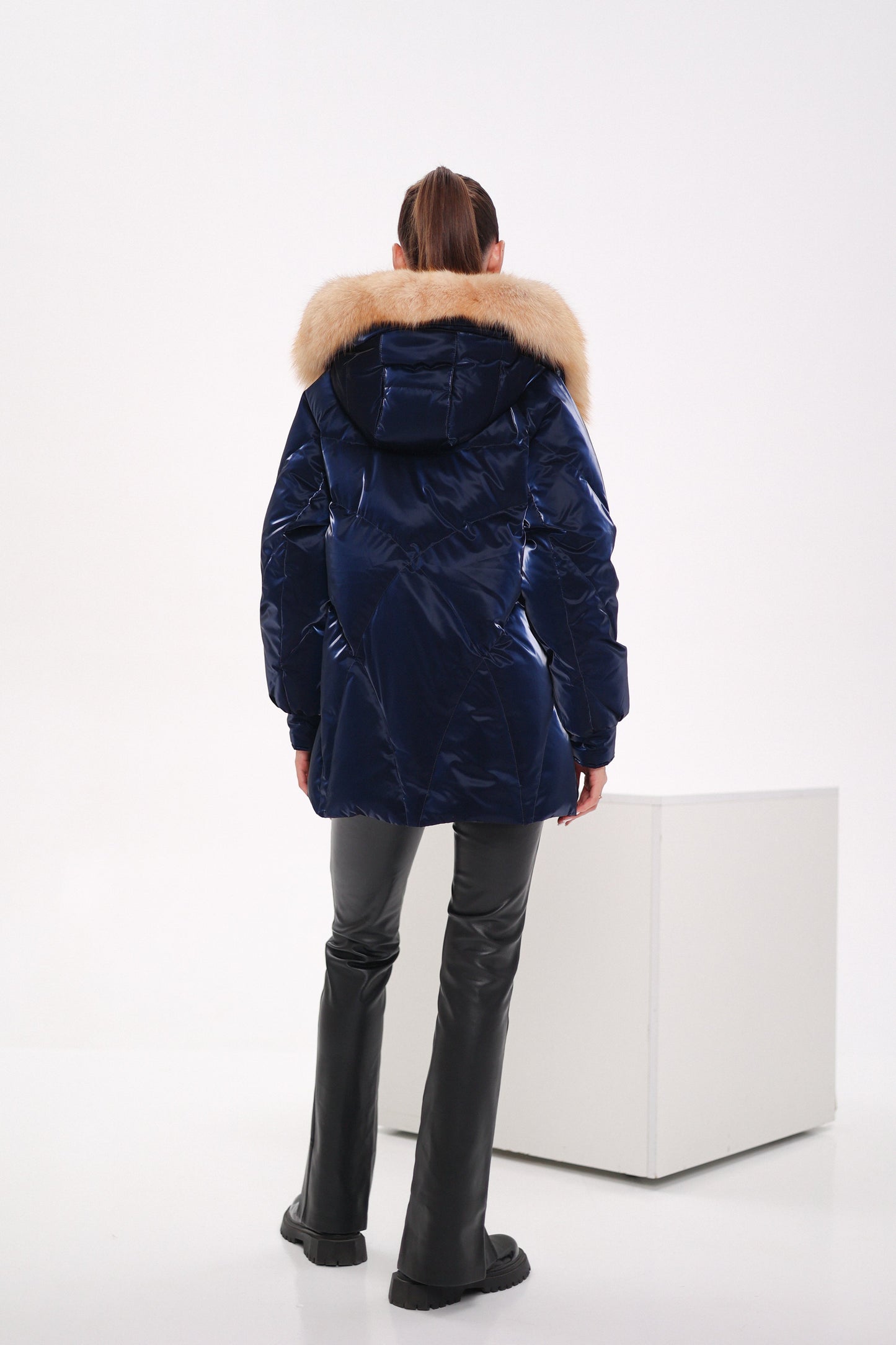 Parka en vinyle véritable garnissage en duvet de renard roux de qualité supérieure