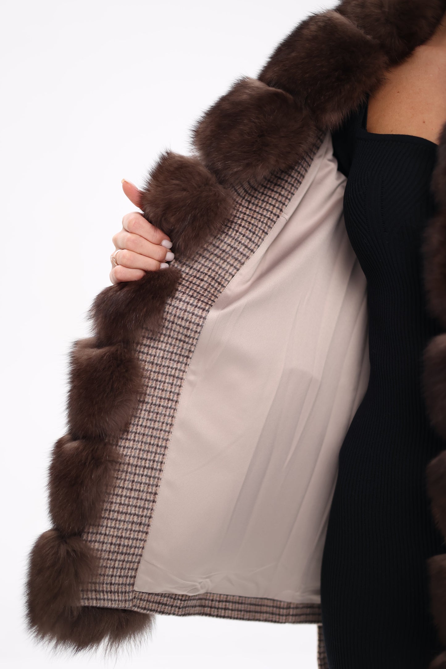 Manteau en véritable fourrure de renard polaire et laine vierge beige foncé