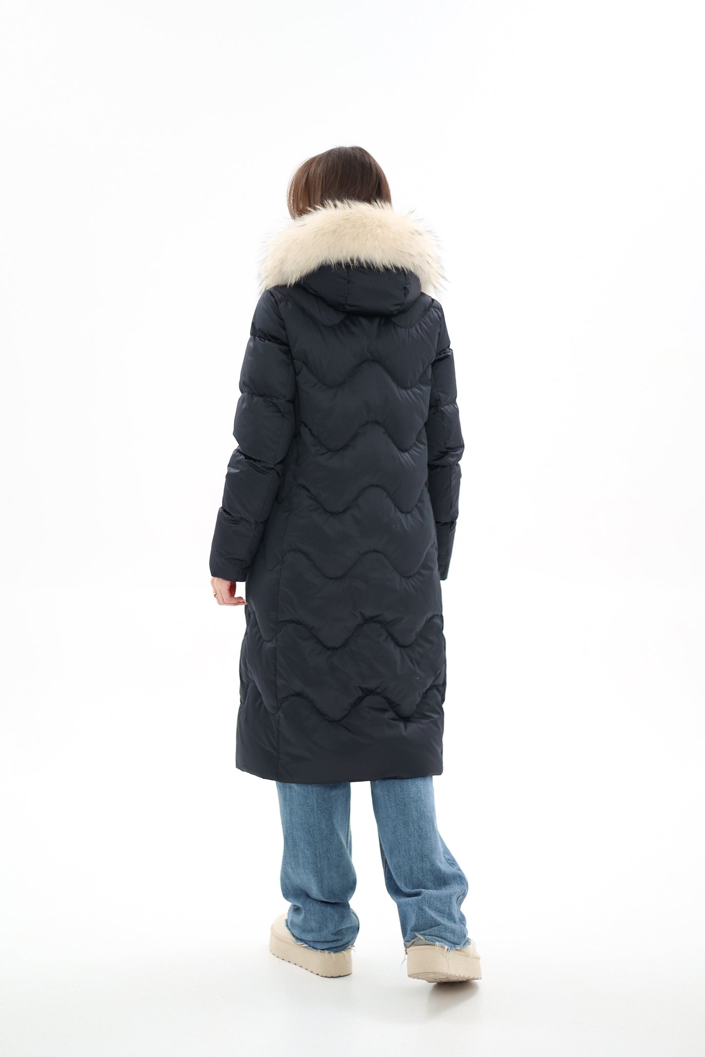 Manteau en duvet avec bordure en fourrure véritable