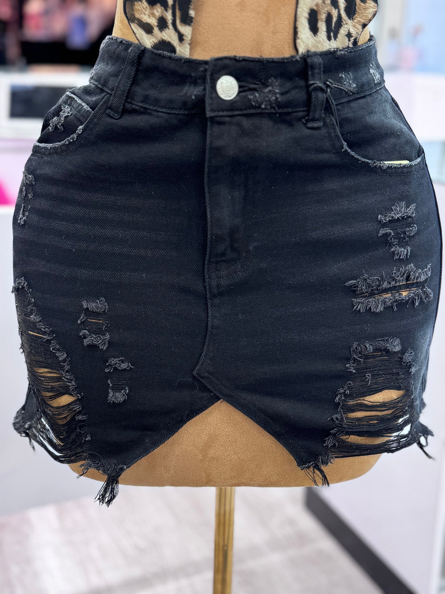 DISTRESSED MINI SKIRT W/ TRIANGLE CUTOUT