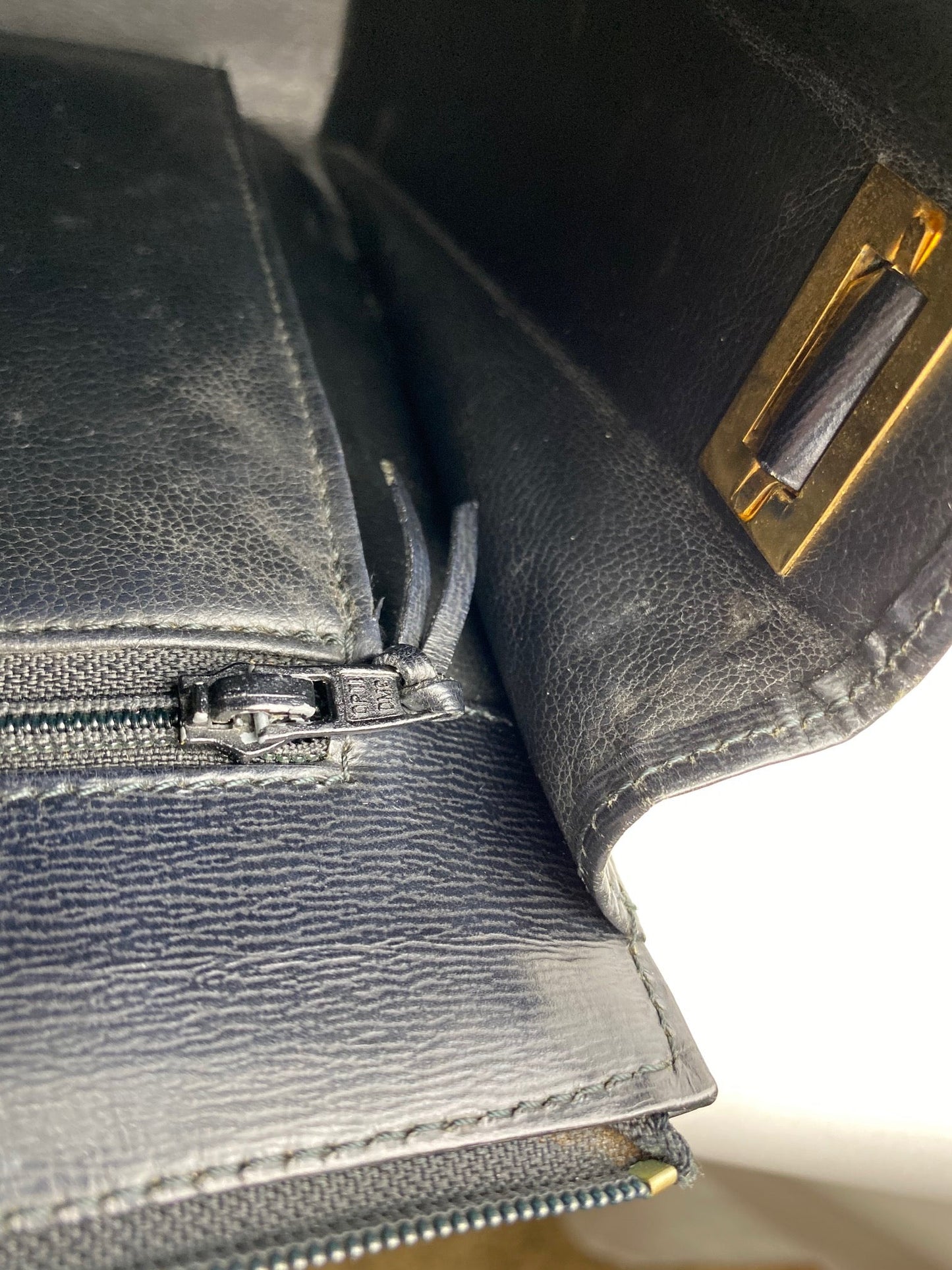 Sac bandoulière réglable en cuir noir CHRISTIAN DIOR Authentique d'occasion