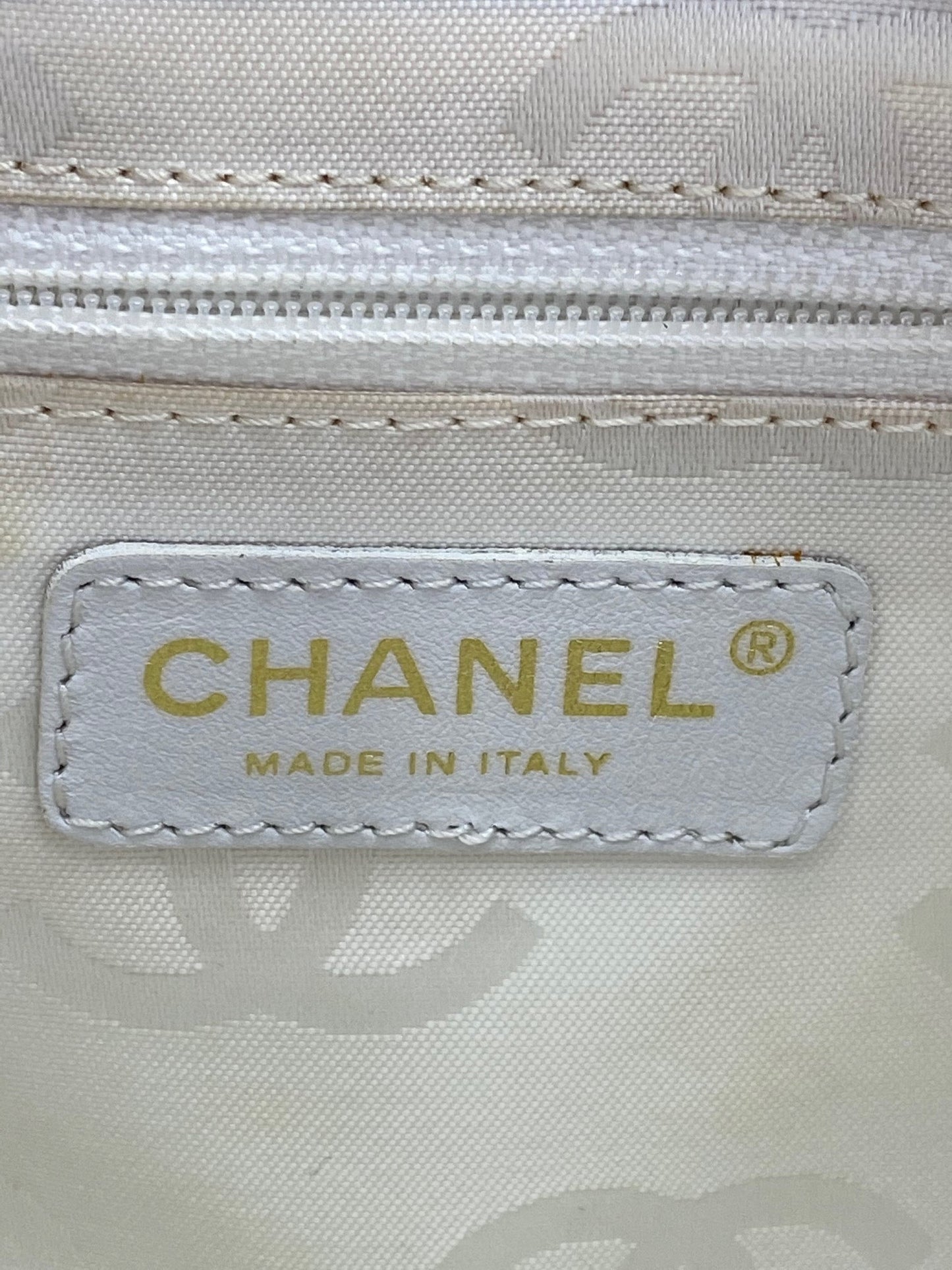 Sac à bandoulière Chanel Triple CC en cuir verni rose de taille moyenne, d'occasion