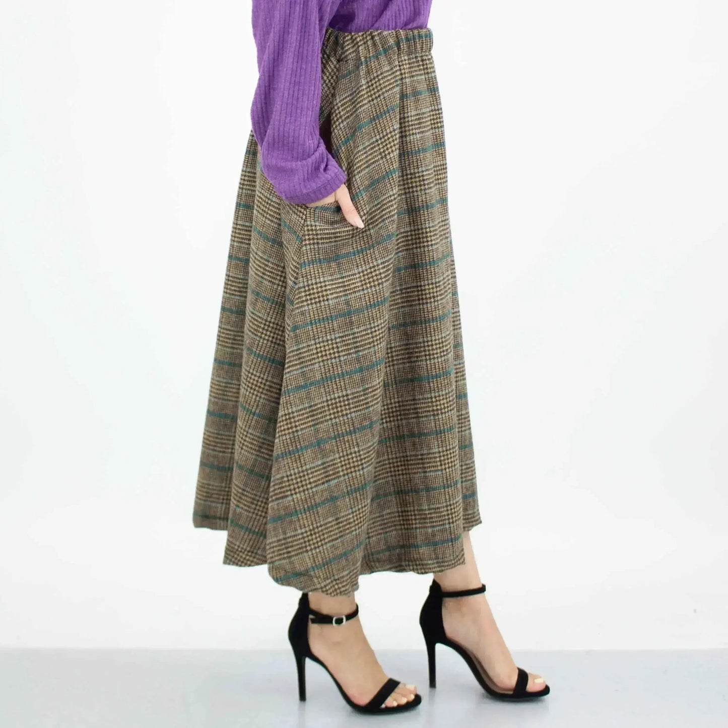 Plaid Flare Midi Skirt with Pockets – Stylish & Comfortable Gray Skirt