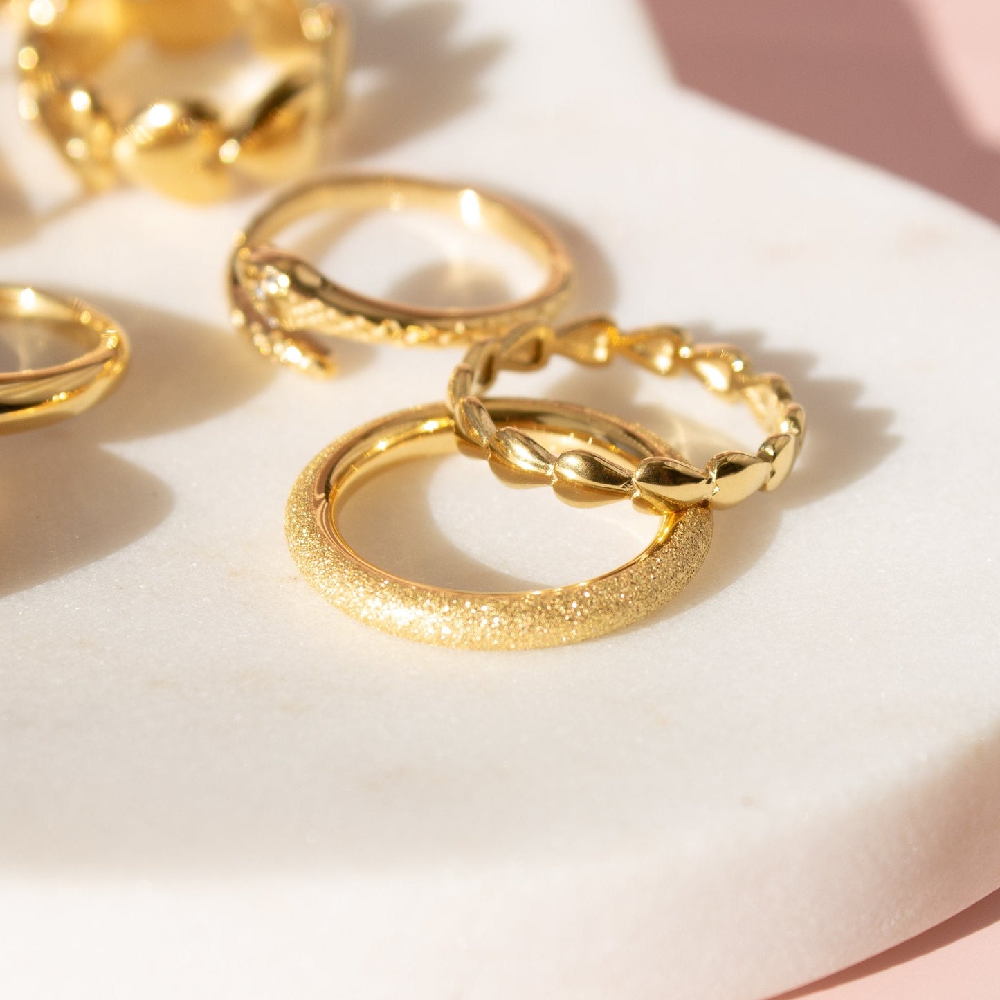 Anneau épais en poussière d'étoile