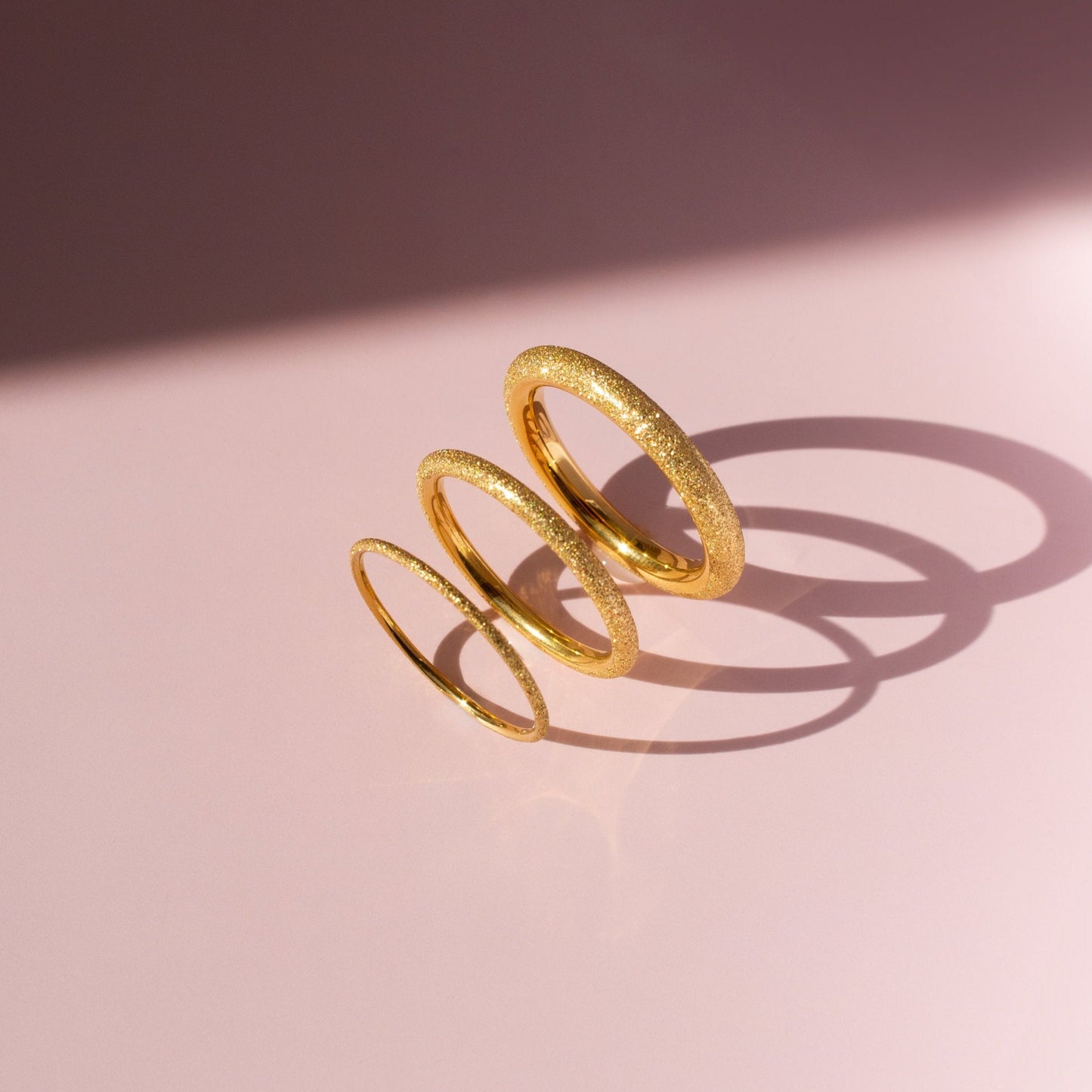 Anneau épais en poussière d'étoile