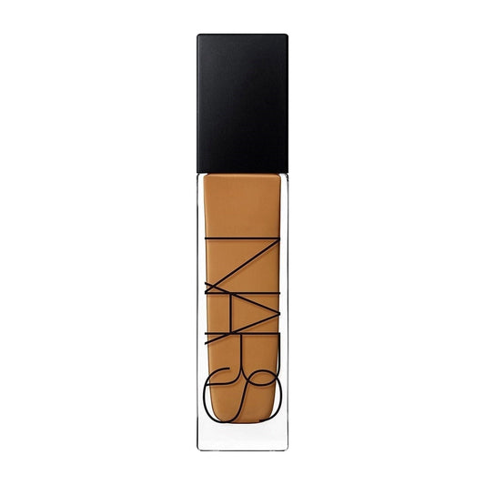 Fond de teint longue tenue Natural Radiant de NARS - 30 ml / Teint moyen foncé 4 - Macao - Peau moyennement foncée avec nuances jaunes