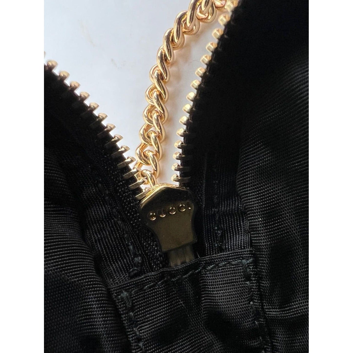 Gucci GG Marmont Super Mini lack Calfskin Crossbody Bag