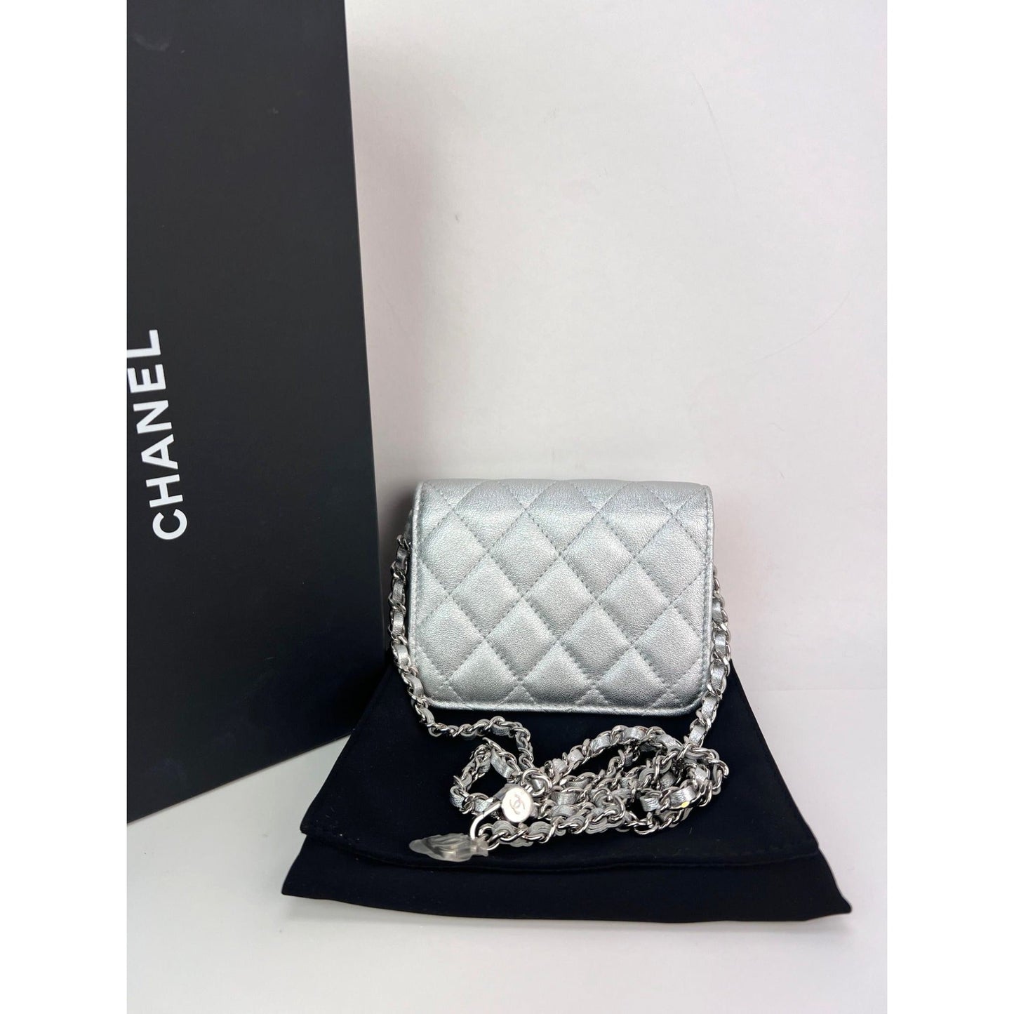 Sac à bandoulière Chanel en cuir de chèvre métallisé matelassé avec rabat étoile
