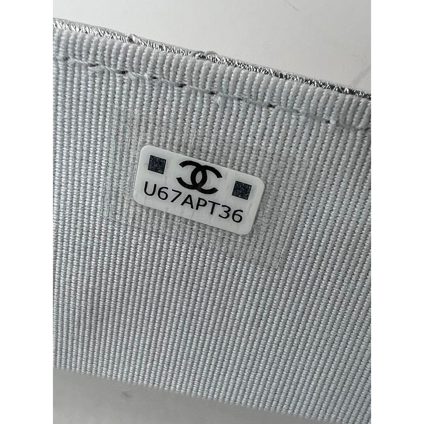 Sac à bandoulière Chanel en cuir de chèvre métallisé matelassé avec rabat étoile